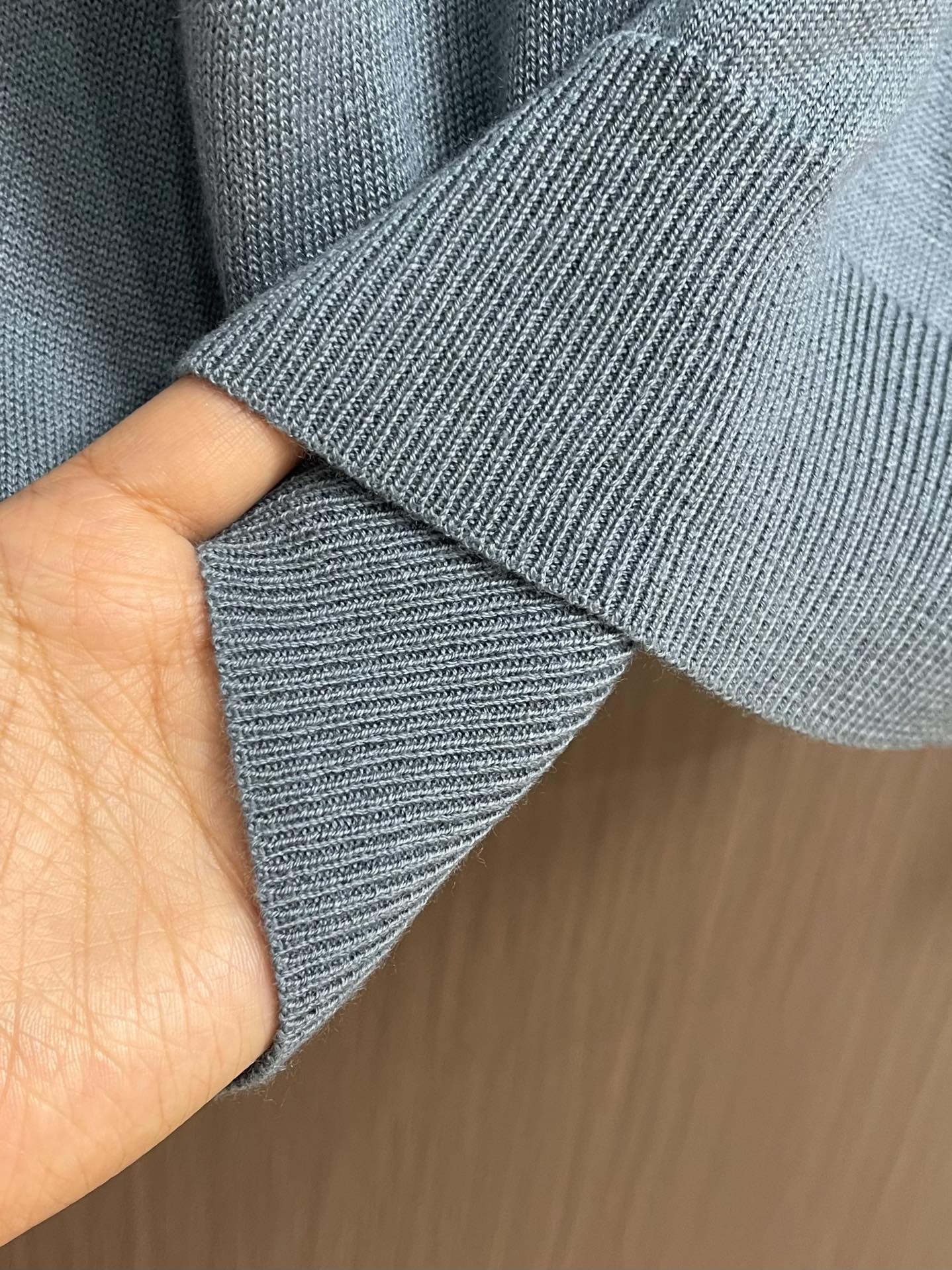 Dior 2025SS早秋新款长袖翻领POLO衫，年年经典百搭款式 合体的版型 三粒扣 袖口脚叉 扣子点