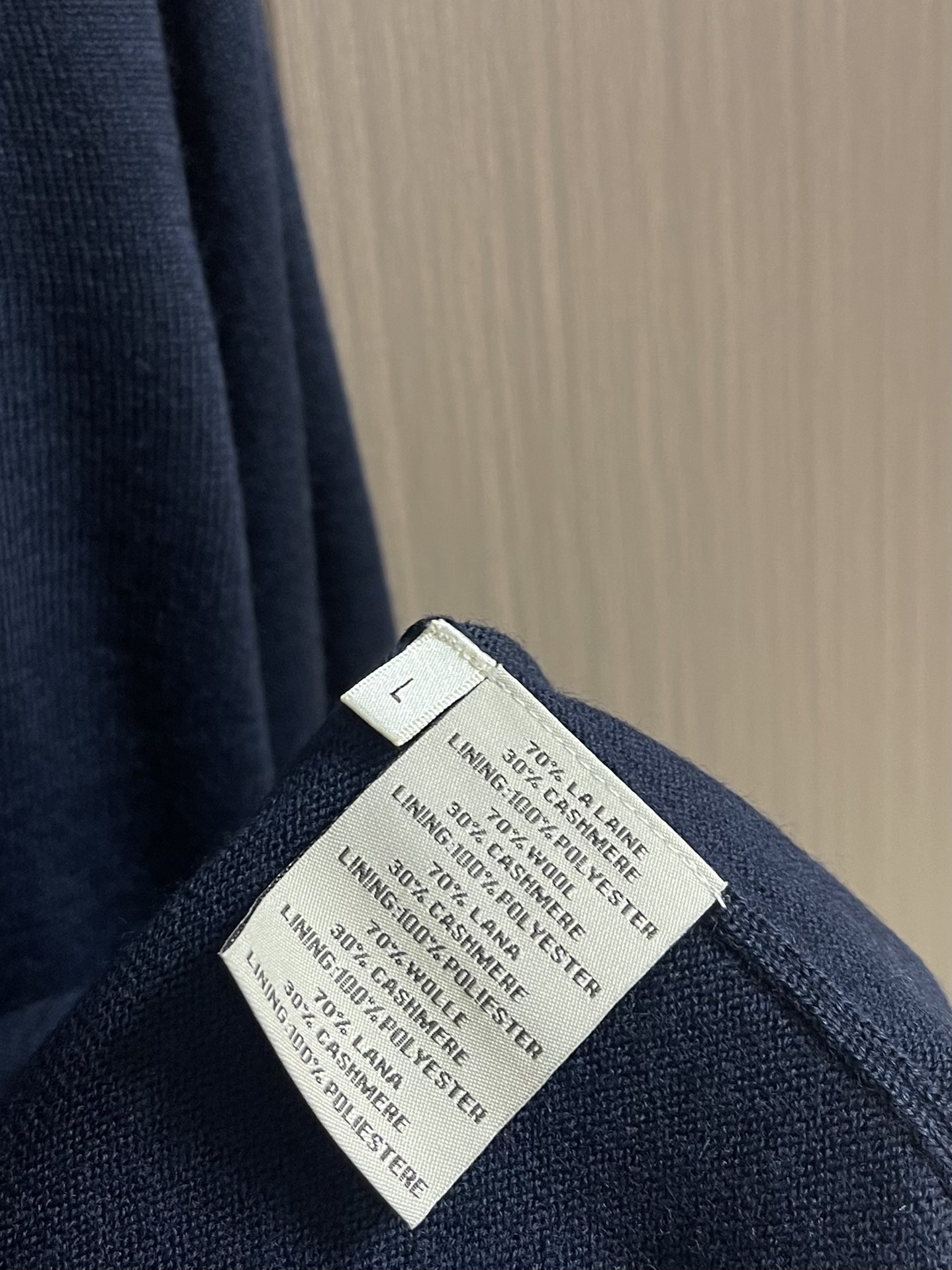 Hermes 2025SS秋冬新款圆领针织毛衣。毛织手感柔软舒适，可直接接触皮肤穿着。领口袖子订织罗纹，