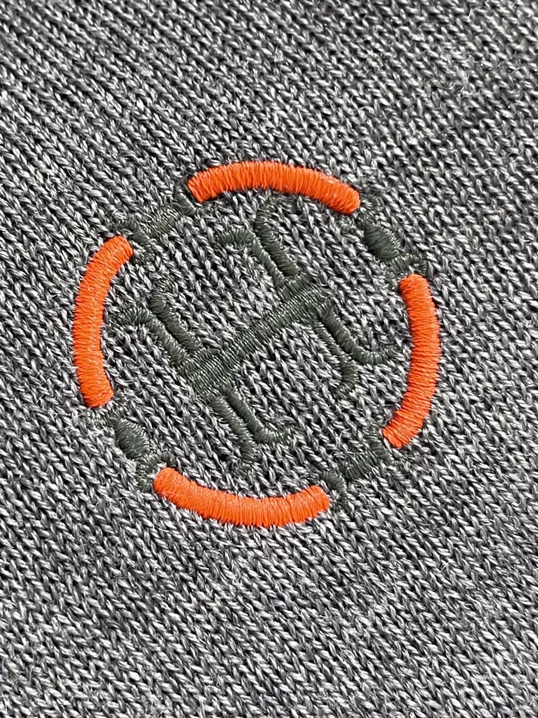 Hermes 2025SS秋冬新款圆领针织毛衣。毛织手感柔软舒适，可直接接触皮肤穿着。领口袖子订织罗纹，