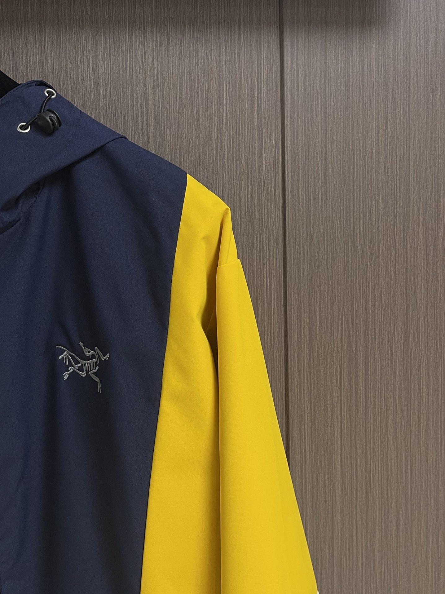 arcteryx 始祖鸟 2025ss早秋新款拼接连帽外套，户外必入款，日常休闲户外运动跑步，注重行动上