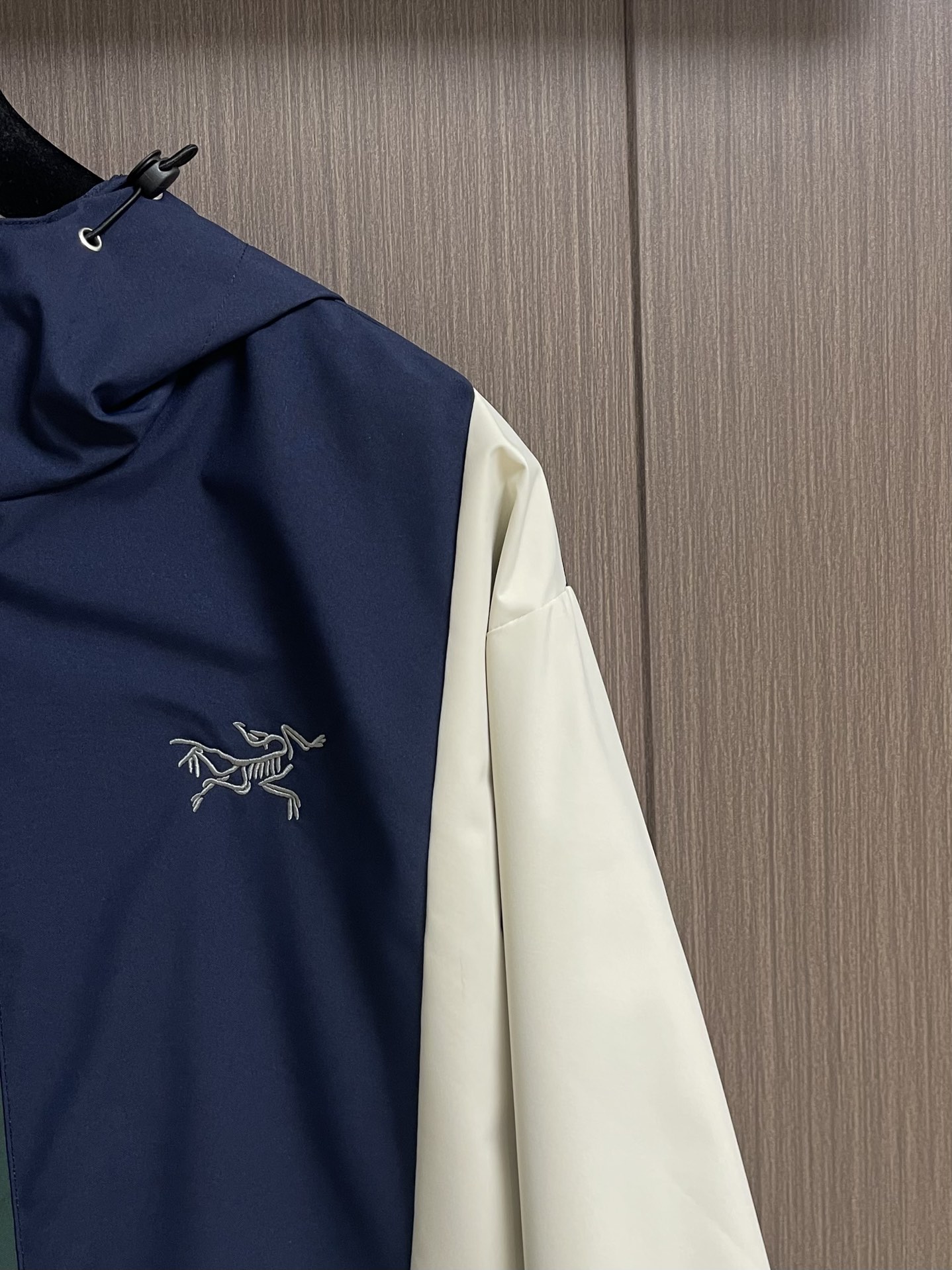 arcteryx 始祖鸟 2025ss早秋新款拼接连帽外套，户外必入款，日常休闲户外运动跑步，注重行动上