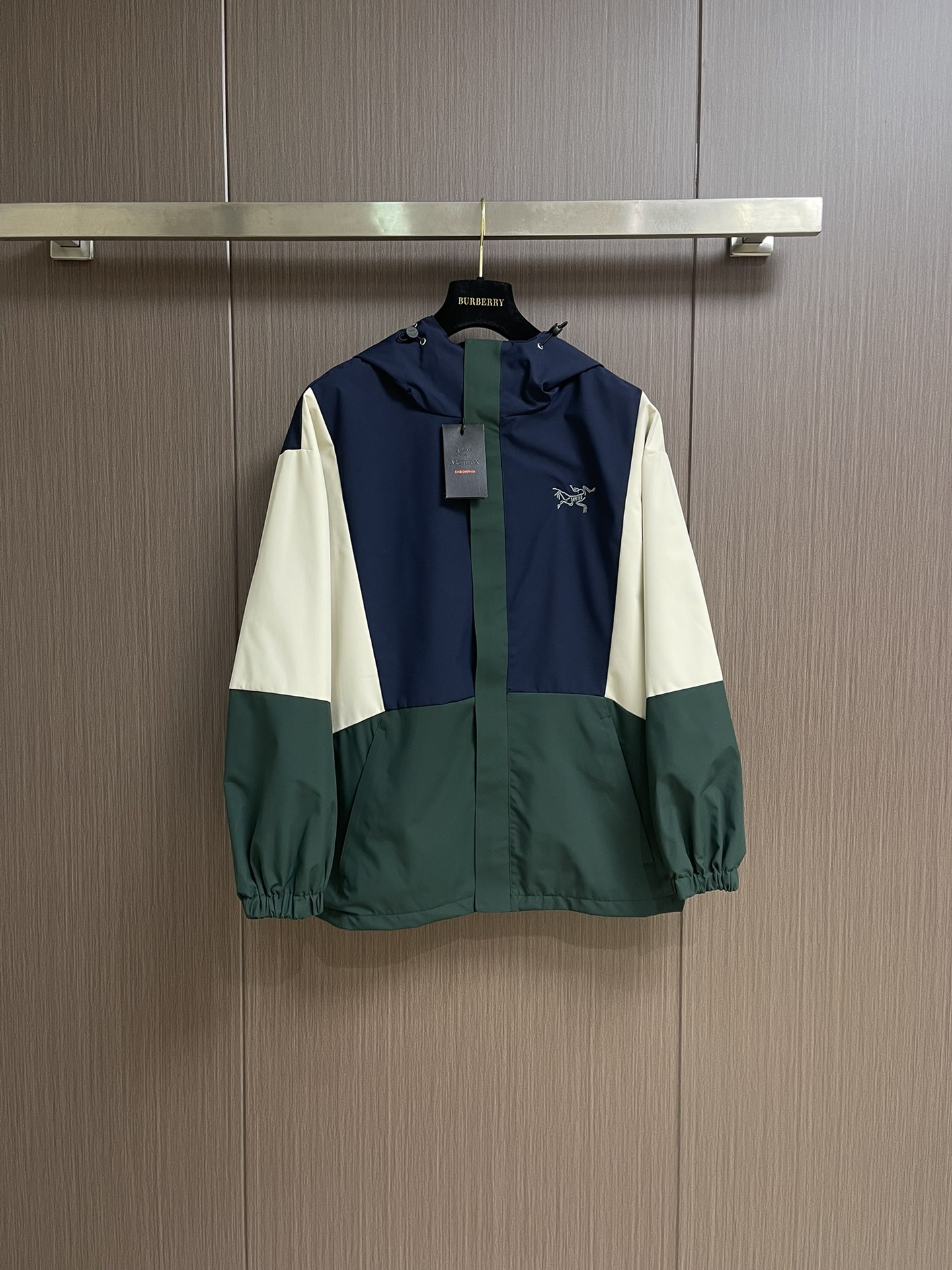 arcteryx 始祖鸟 2025ss早秋新款拼接连帽外套，户外必入款，日常休闲户外运动跑步，注重行动上