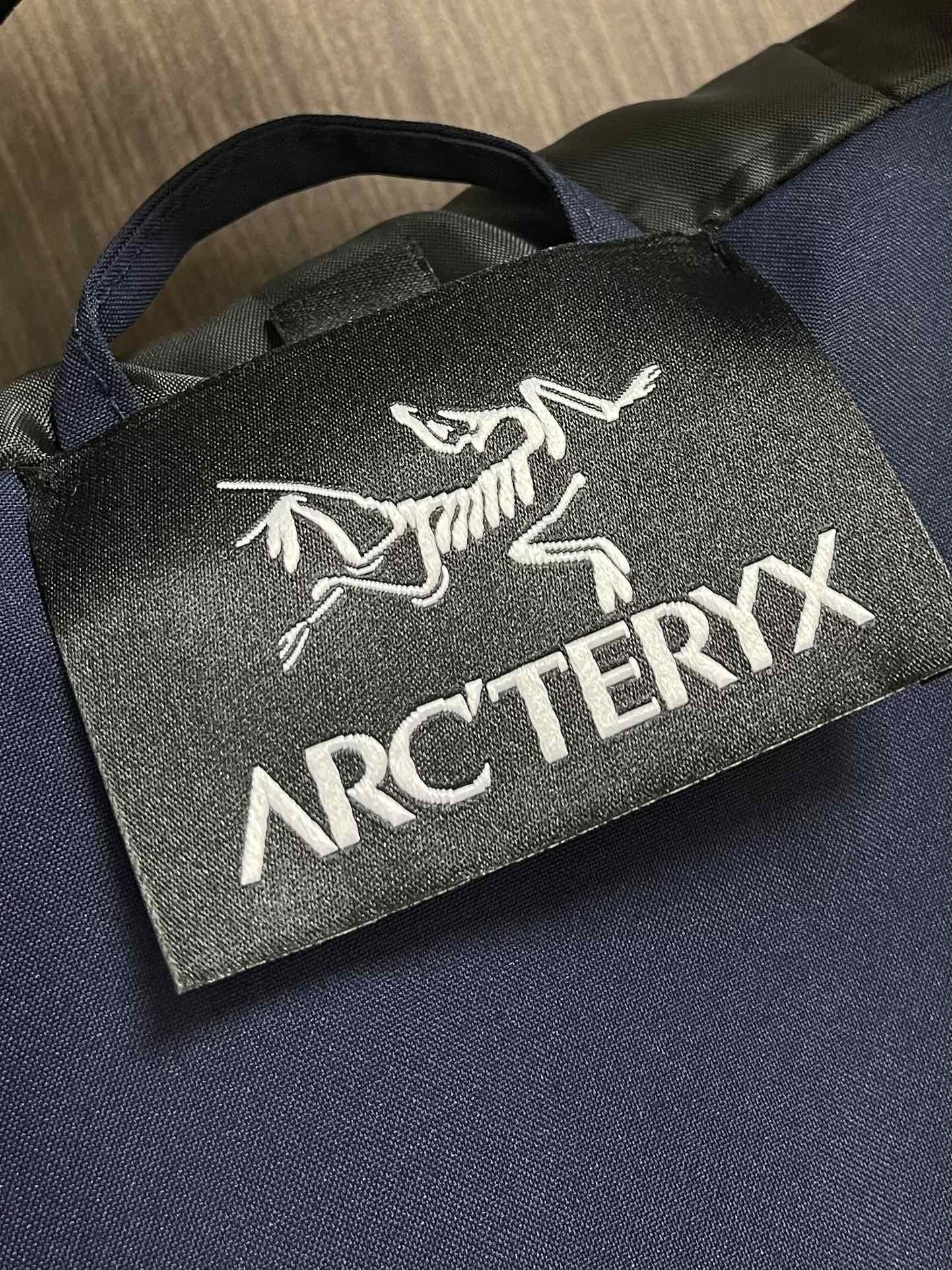 arcteryx 始祖鸟 2025ss早秋新款拼接连帽外套，户外必入款，日常休闲户外运动跑步，注重行动上