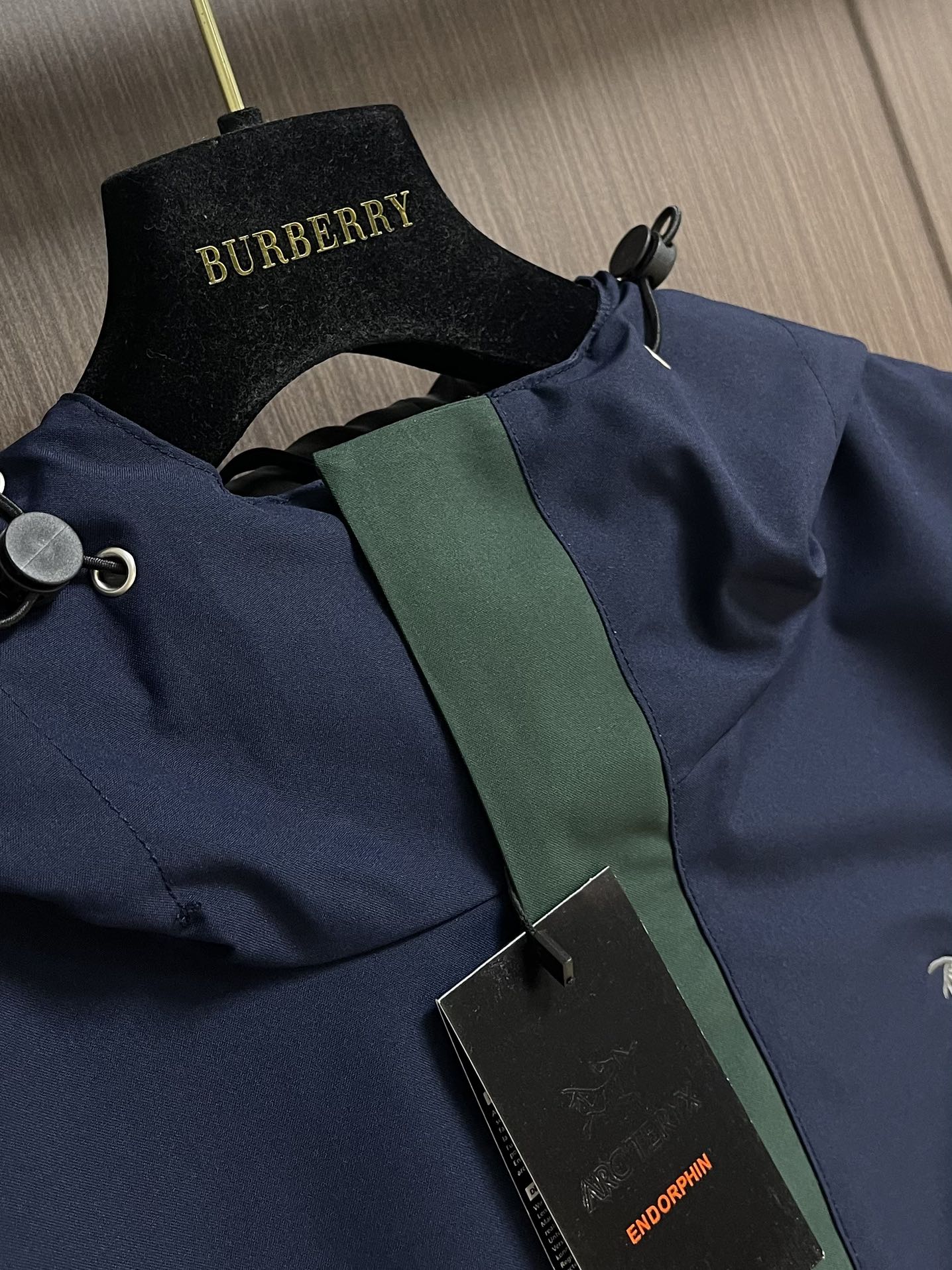 arcteryx 始祖鸟 2025ss早秋新款拼接连帽外套，户外必入款，日常休闲户外运动跑步，注重行动上