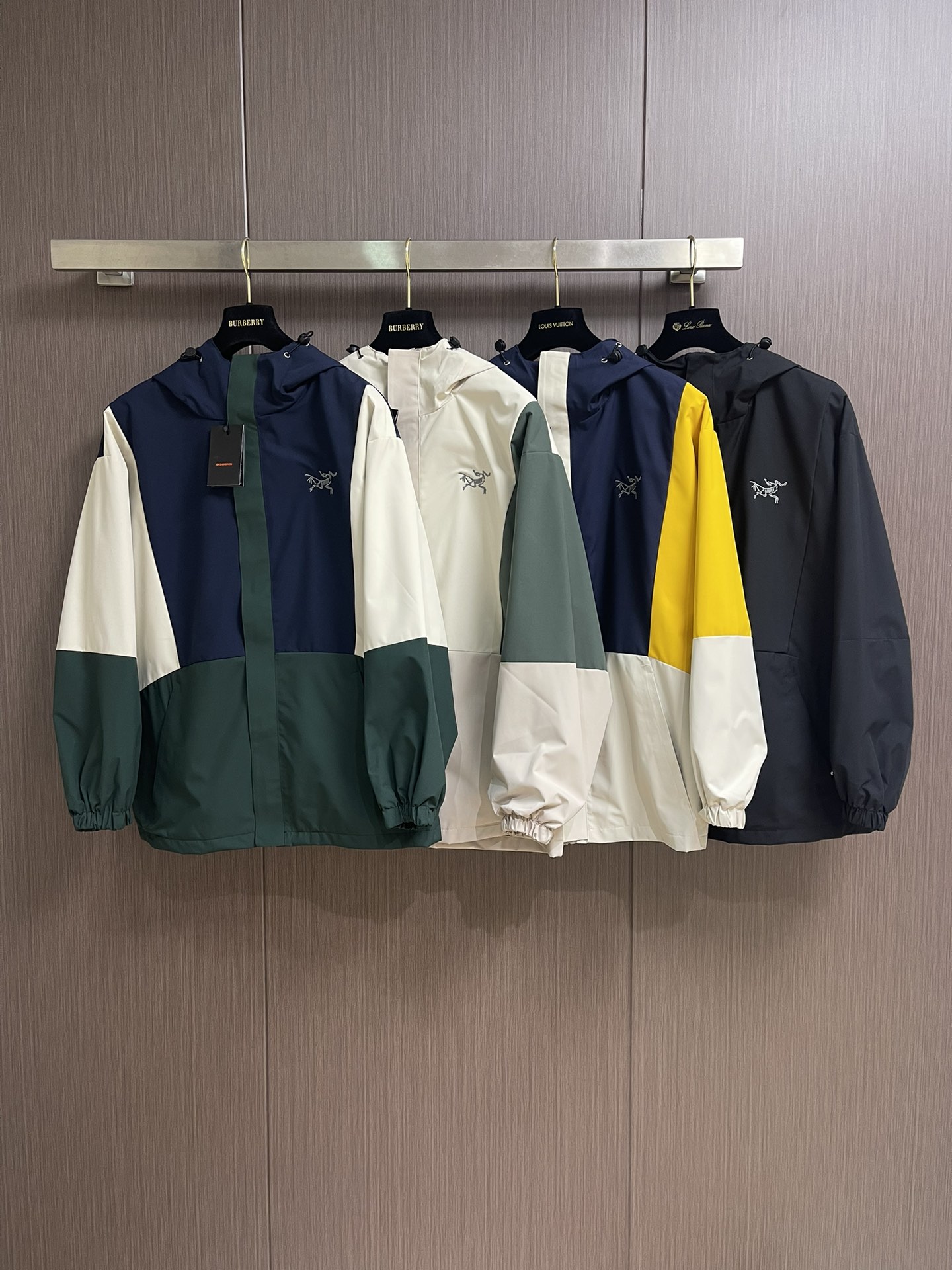 arcteryx 始祖鸟 2025ss早秋新款拼接连帽外套，户外必入款，日常休闲户外运动跑步，注重行动上