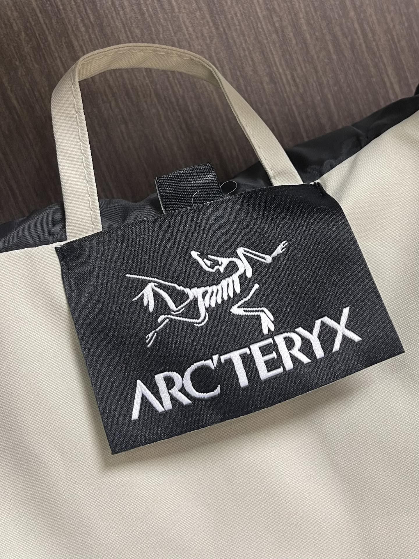arcteryx 始祖鸟 2025ss早秋新款拼接连帽外套，户外必入款，日常休闲户外运动跑步，注重行动上