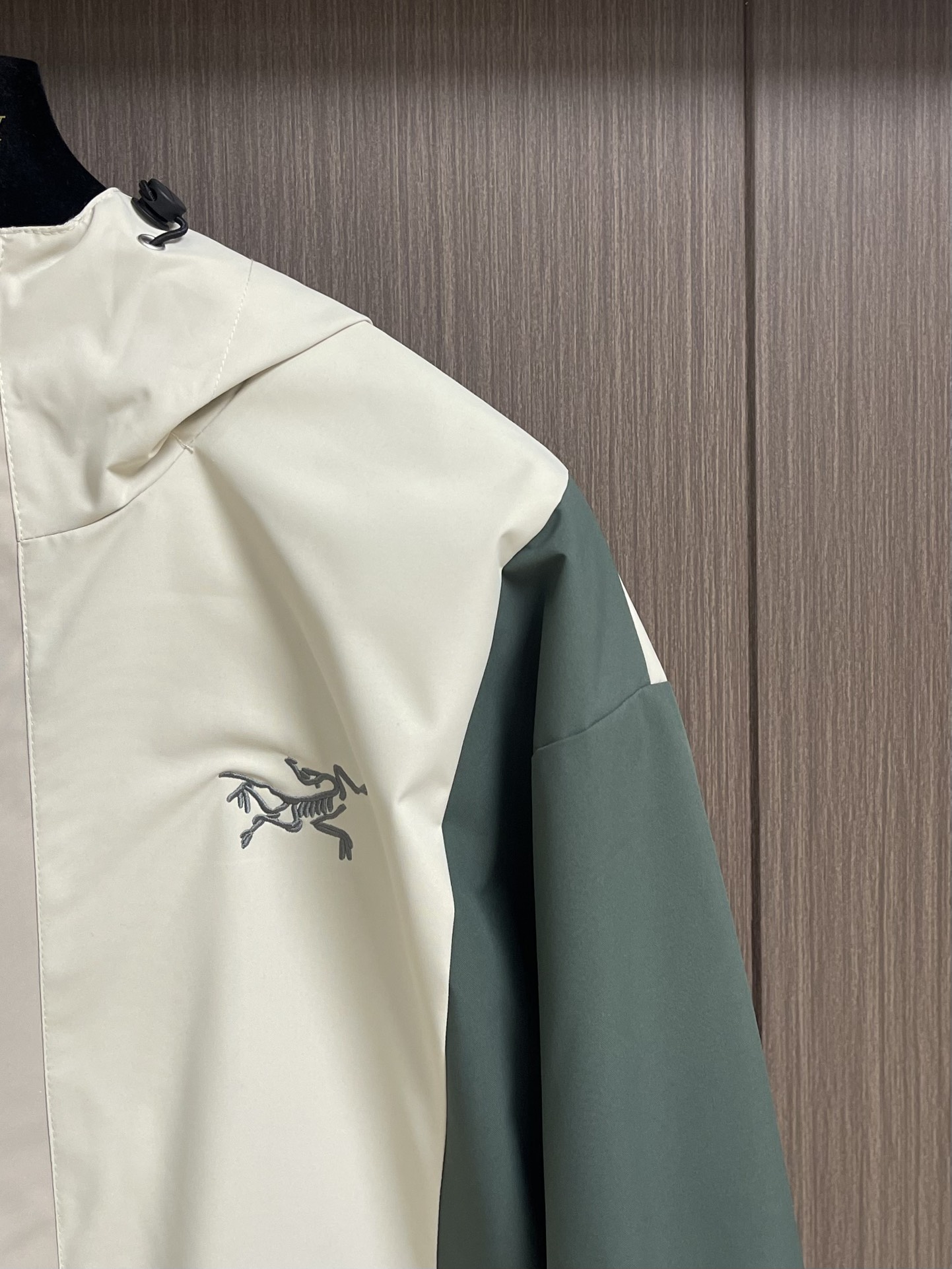 arcteryx 始祖鸟 2025ss早秋新款拼接连帽外套，户外必入款，日常休闲户外运动跑步，注重行动上