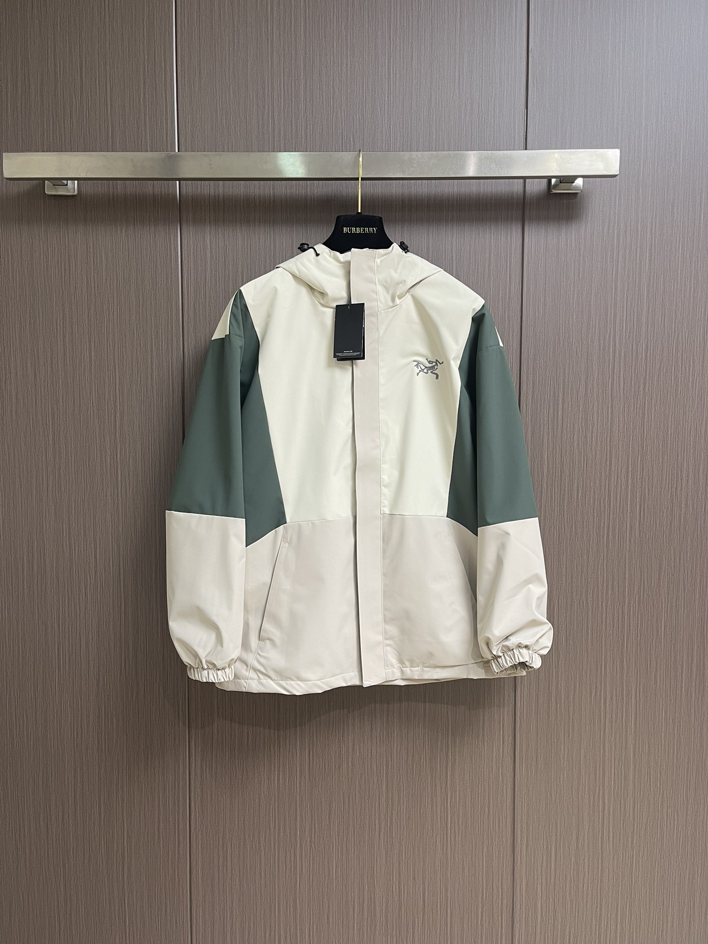 arcteryx 始祖鸟 2025ss早秋新款拼接连帽外套，户外必入款，日常休闲户外运动跑步，注重行动上