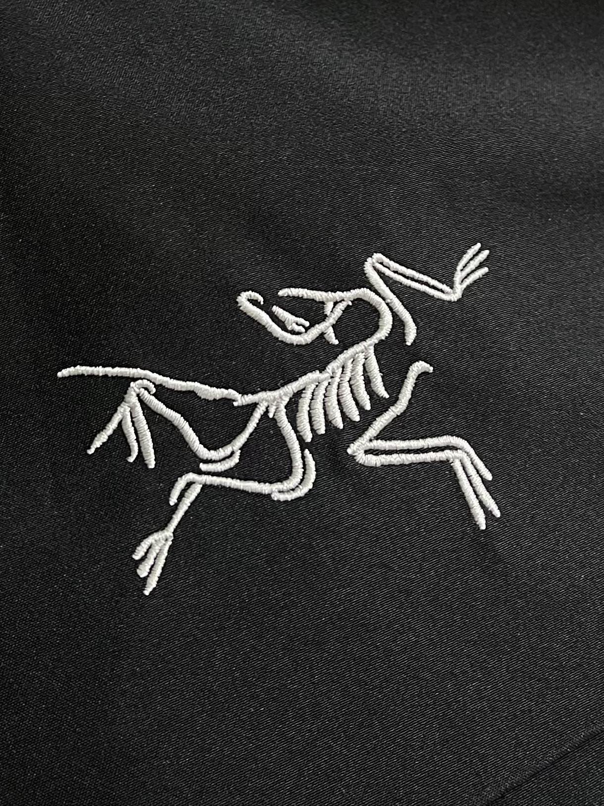 Arcteryx 始祖鸟硬壳连帽防风羽绒服连帽外套，采用定制五金辅料，立体刺绣logo，最新科技面料，防