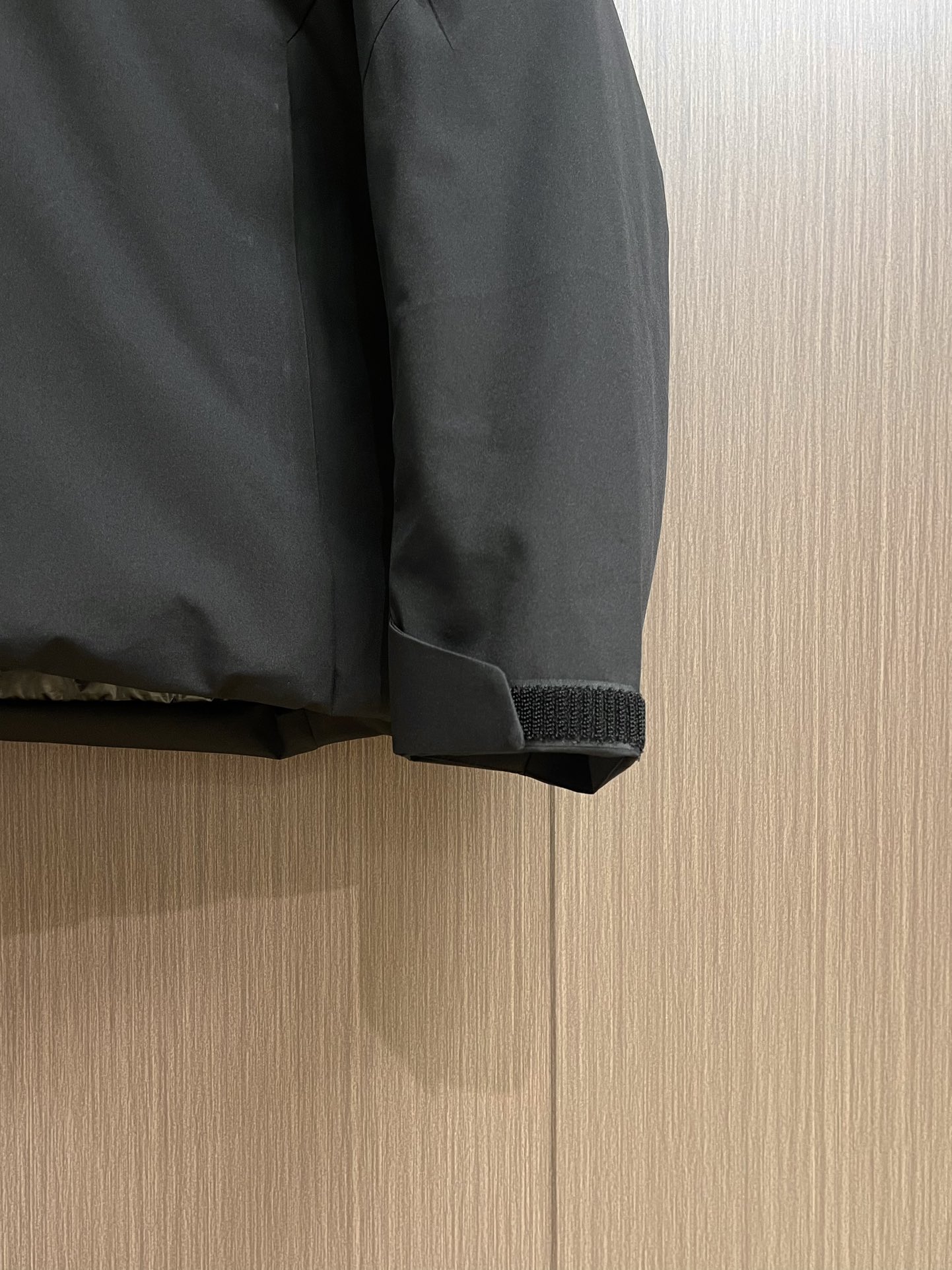 Arcteryx 始祖鸟硬壳连帽防风羽绒服连帽外套，采用定制五金辅料，立体刺绣logo，最新科技面料，防