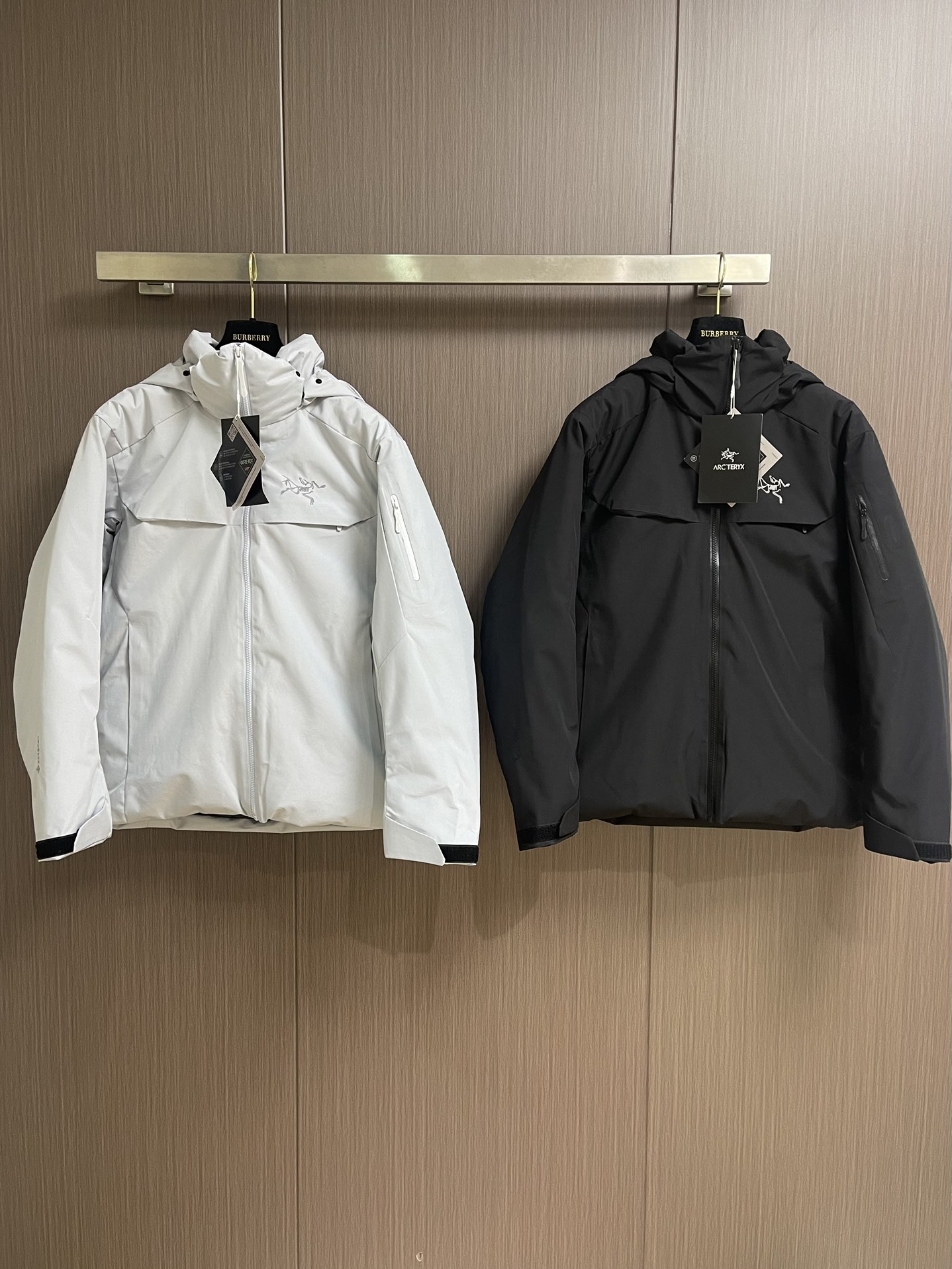 Arcteryx 始祖鸟硬壳连帽防风羽绒服连帽外套，采用定制五金辅料，立体刺绣logo，最新科技面料，防
