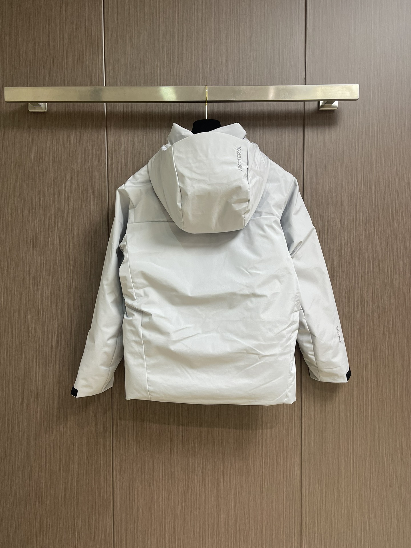 Arcteryx 始祖鸟硬壳连帽防风羽绒服连帽外套，采用定制五金辅料，立体刺绣logo，最新科技面料，防