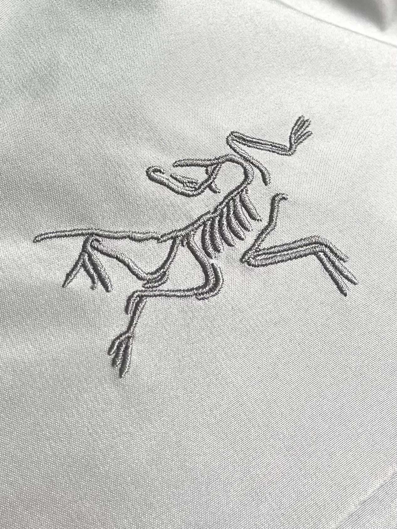 Arcteryx 始祖鸟硬壳连帽防风羽绒服连帽外套，采用定制五金辅料，立体刺绣logo，最新科技面料，防