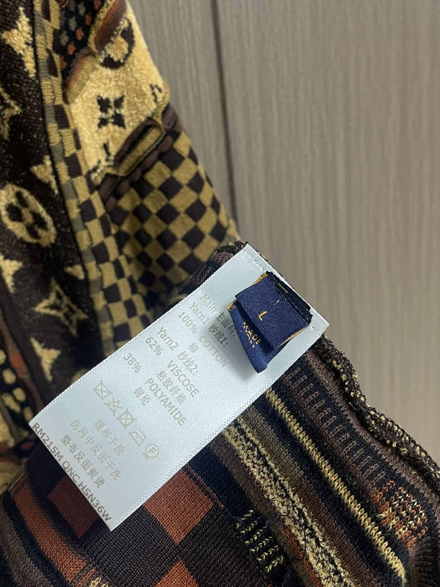 LV 2025FW 联名Nigo系列Monogram花奔提花Polo领针织短袖，重工定位立体撞色嵌花工艺