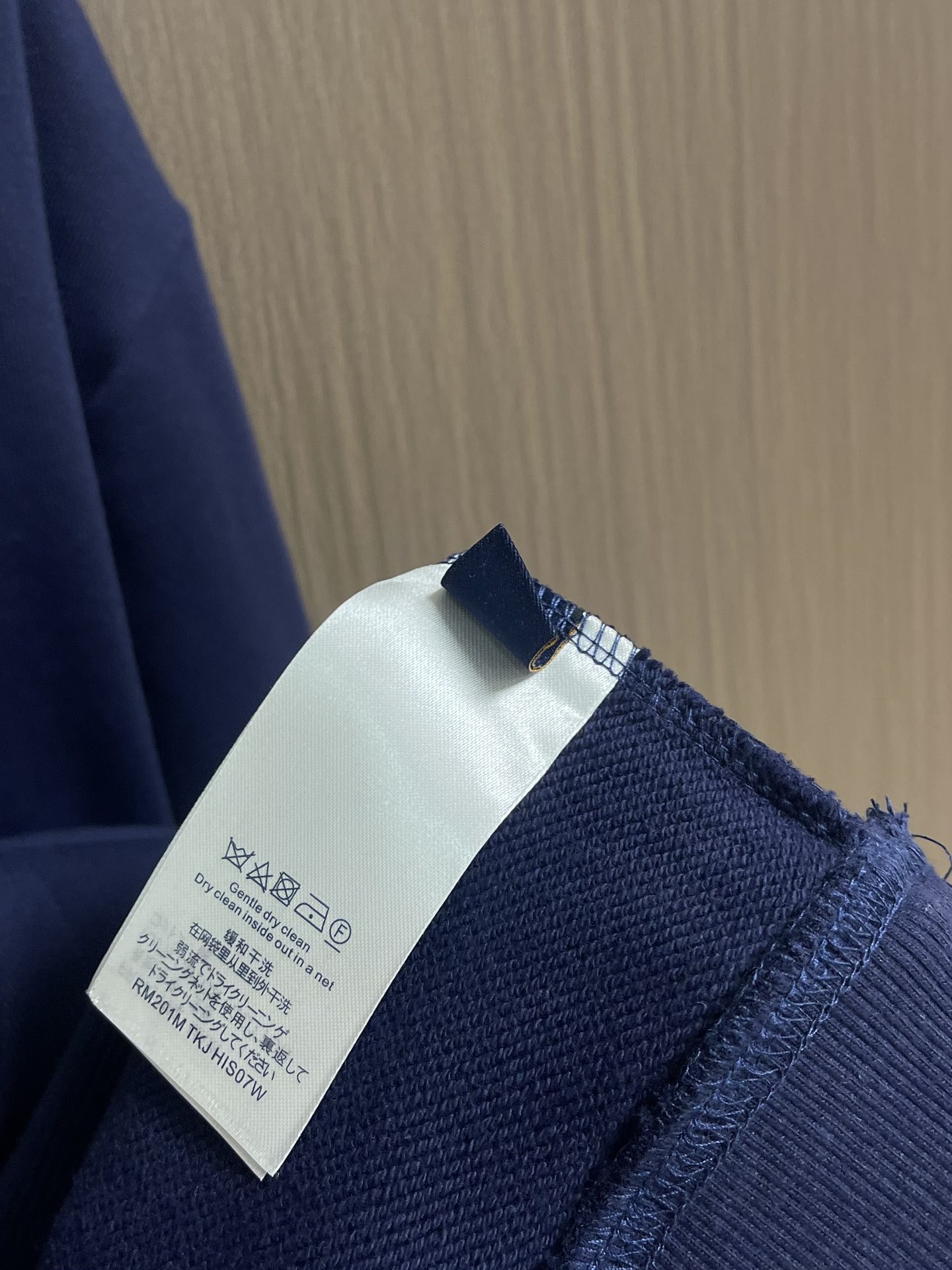 LV 2025ss新款棉质连帽卫衣，本款棉质连帽衫为风帽内部和丝带造型抽绳铺陈Monogram 印花，搭