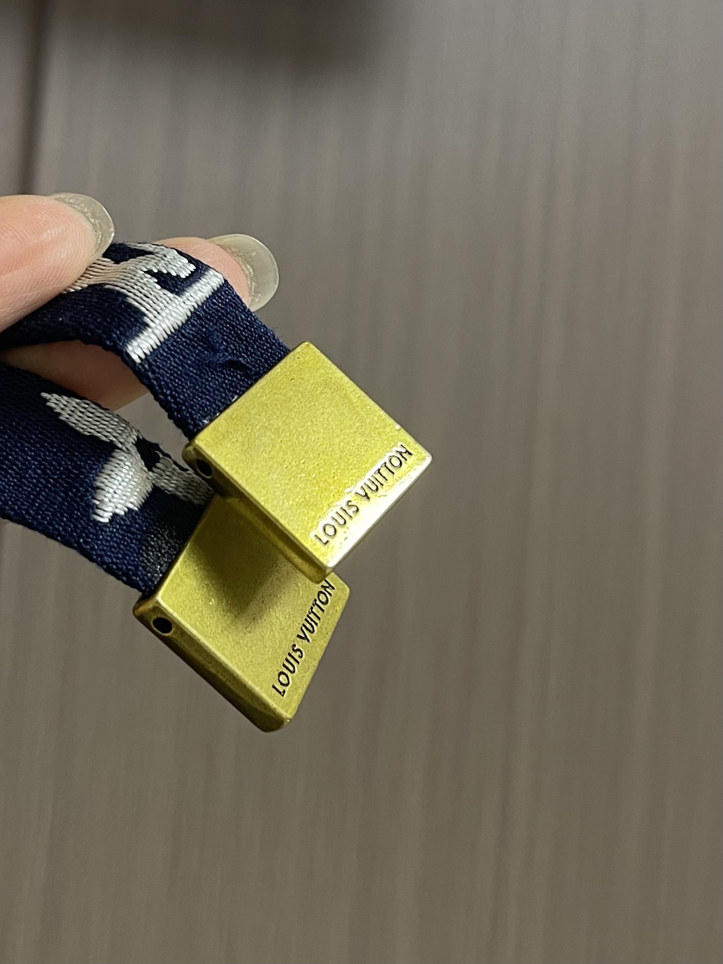 LV 2025ss新款棉质连帽卫衣，本款棉质连帽衫为风帽内部和丝带造型抽绳铺陈Monogram 印花，搭