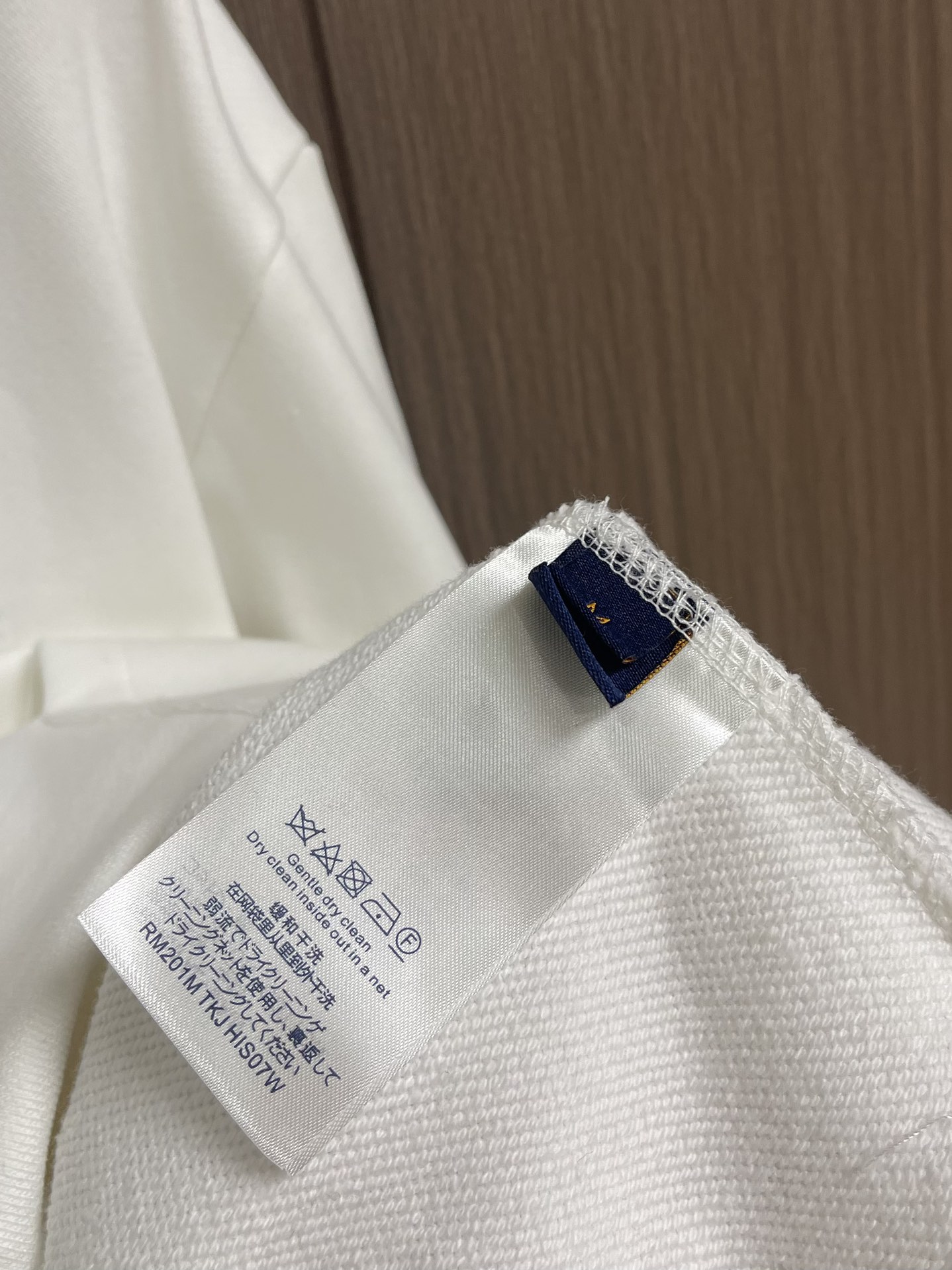 LV 2025ss新款棉质连帽卫衣，本款棉质连帽衫为风帽内部和丝带造型抽绳铺陈Monogram 印花，搭