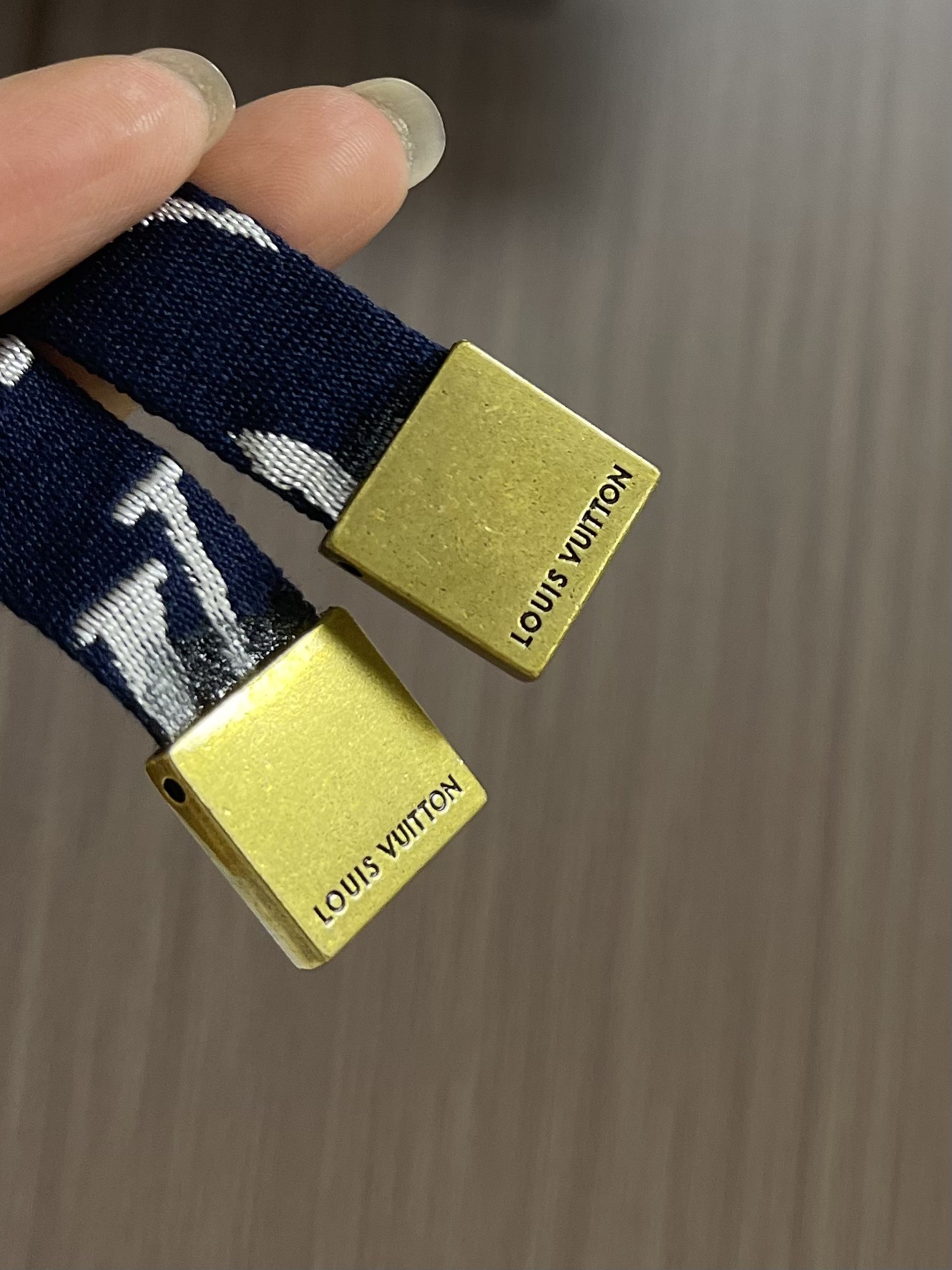 LV 2025ss新款棉质连帽卫衣，本款棉质连帽衫为风帽内部和丝带造型抽绳铺陈Monogram 印花，搭