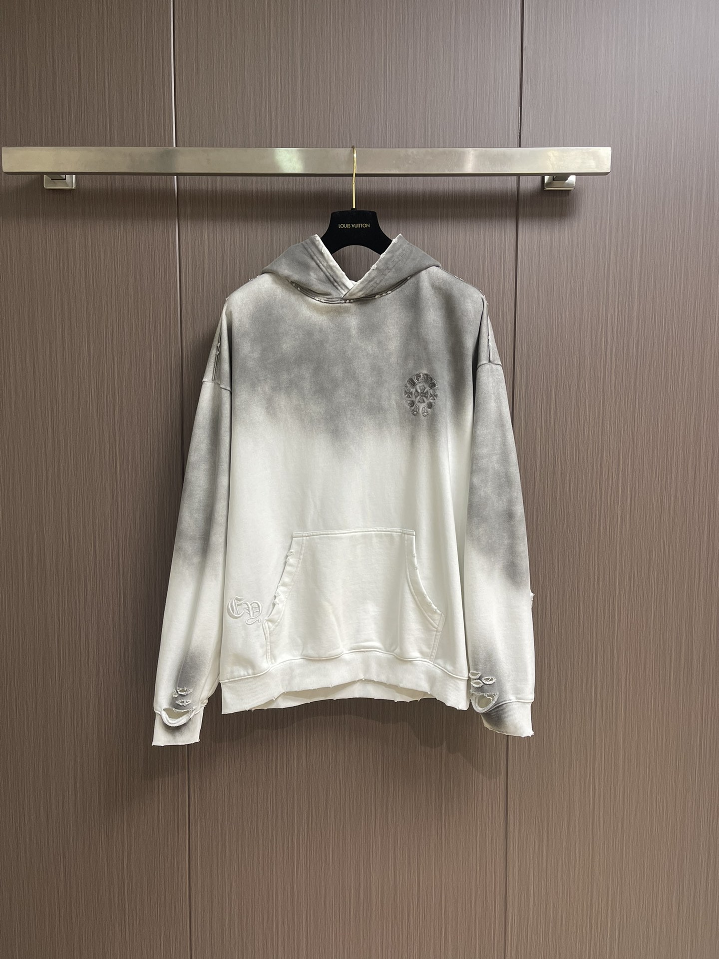 NO:537652,Chrome Hearts CH 2025SS American pickling and old laser burning patch embroidered couple casual hooded sweatshirt, customized fabric 440g tripe terry terry fabric!  American pickling and old original cloth laser burning + patch embroidery, exquisite embroidery of letters!  The clothes are soft after heavy washing!  Not picky, the upper body is absolutely stylish and extremely luxurious. Size S-XL S-Size bust 116cm long 71cm shoulder width 52cm M size bust 120cm long 73cm shoulder width 54cm L size bust 124cm long 75cm shoulder width 56cm XL size bust 128cm long 77cm shoulder width 58cm, chrome hearts, chrome hearts, hoodie, sweatshirts, hats, alexander wang19860909Chrome Hearts CH 克罗心 2025SS美式酸洗做旧激光烧花贴布绣情侣休闲连帽卫衣,定制面料440克牛肚毛圈面料！美式酸洗做旧原身布激光烧花＋贴布绣 字母精致刺绣！经过重水洗使得衣服很柔软！不挑人 上身绝对的有型 极度奢华.尺码S-XL S码胸围116cm 衣长71cm 肩宽52cm M码胸围120cm 衣长73cm 肩宽54cm L码胸围124cm 衣长75cm 肩宽56cm XL码胸围128cm衣长77cm 肩宽58cm,,chrome hearts,chrome hearts,hoodie,sweatshirts,hats,alexander wang,Men's clothing