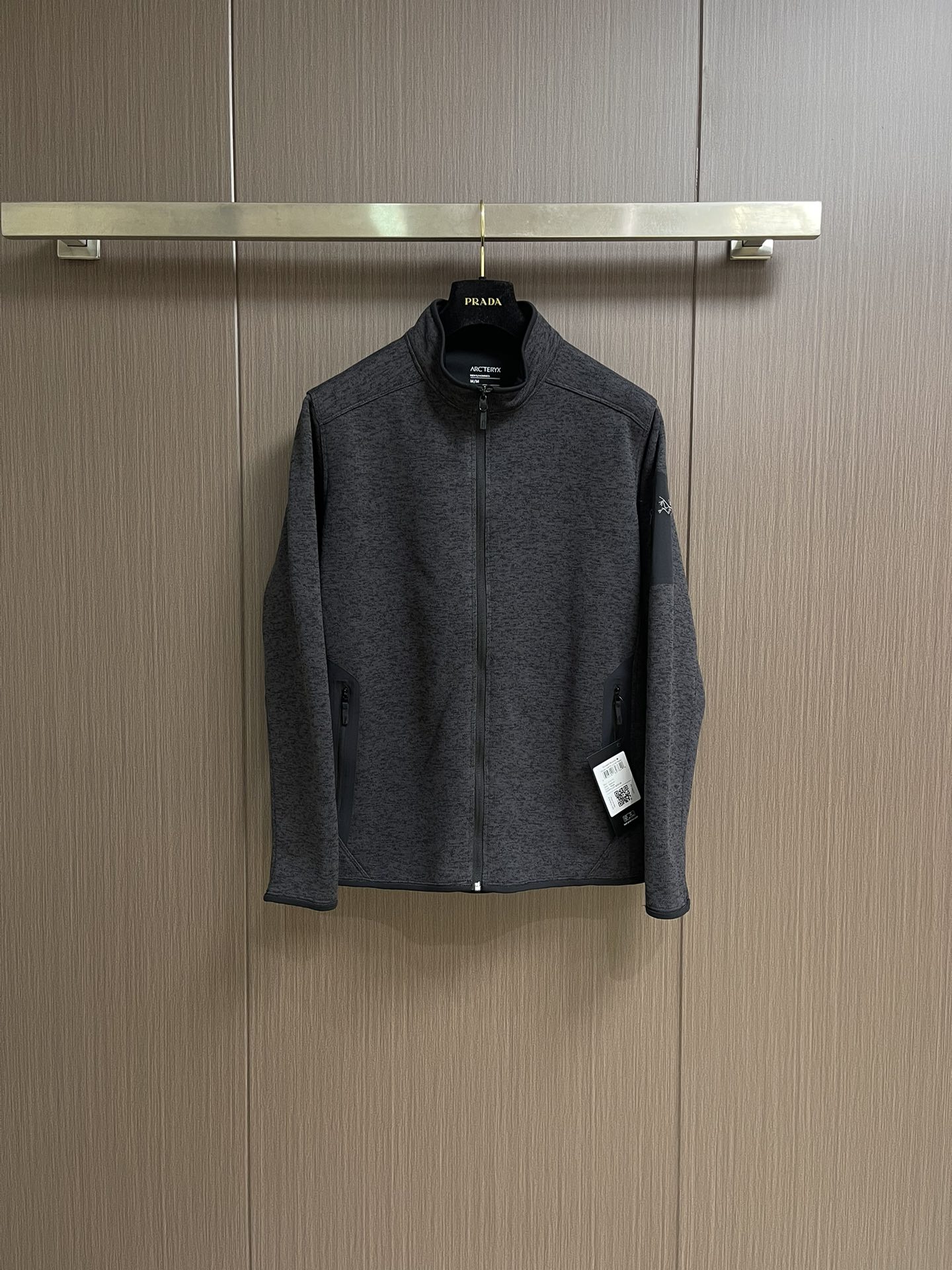 ARCTERYX 始祖鸟 Covert薄款抓绒立领外套，科技机能拉链春秋季重磅系类。Aenex科技面料，