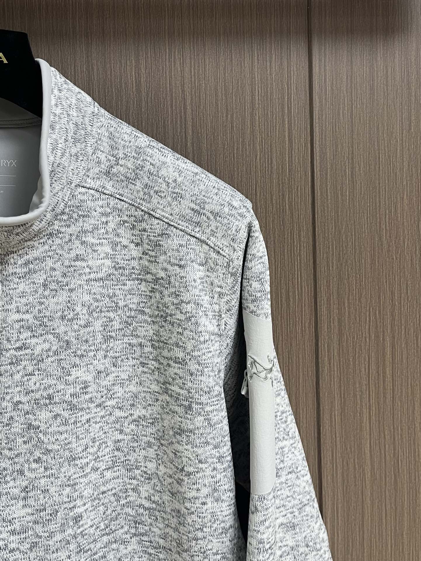 ARCTERYX 始祖鸟 Covert薄款抓绒立领外套，科技机能拉链春秋季重磅系类。Aenex科技面料，