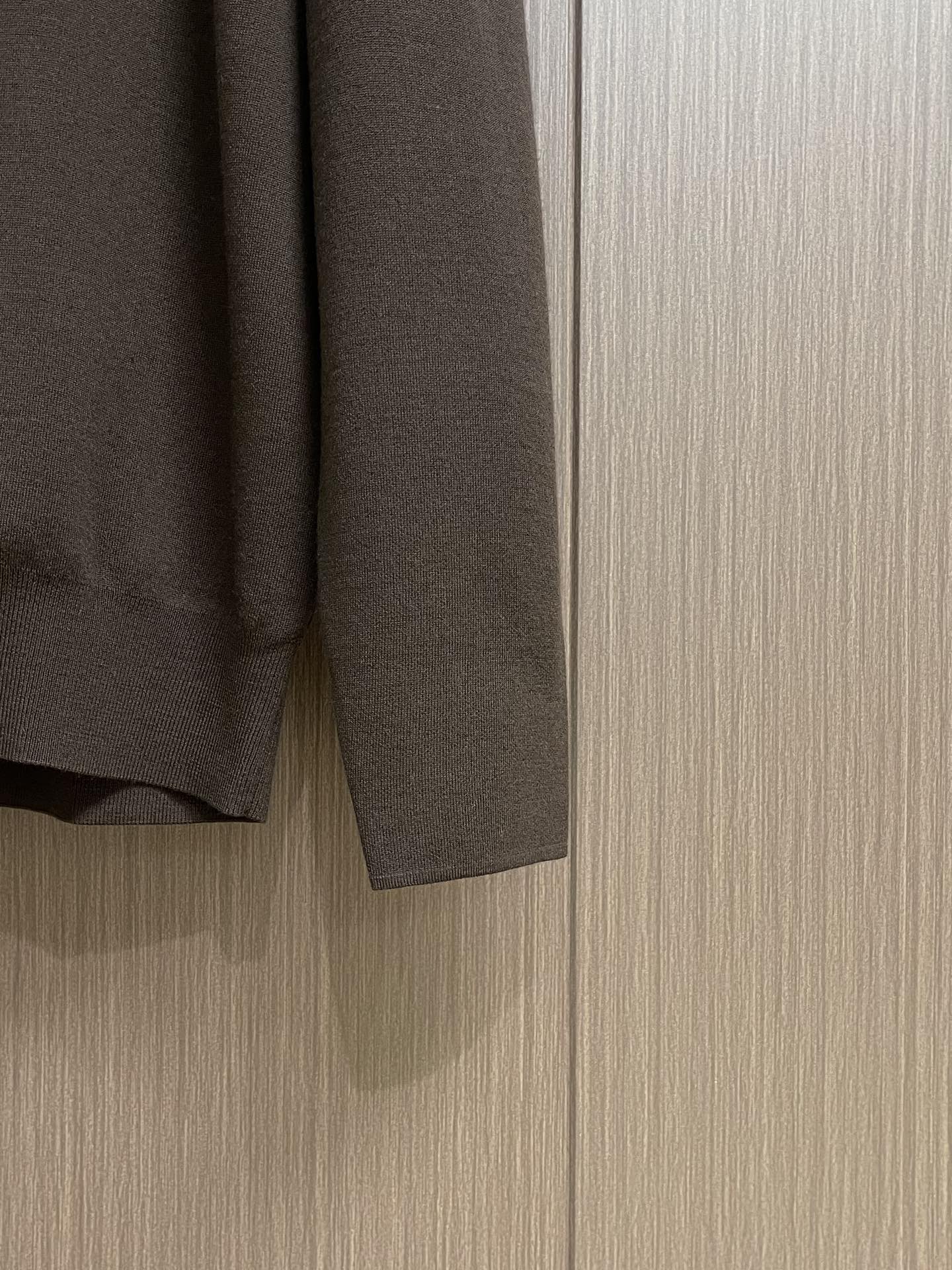 lP🆕 Loro Piana 海鸥领长袖针织Polo，此款面料采用百分百进口羊毛，独家定染经过复杂的加工