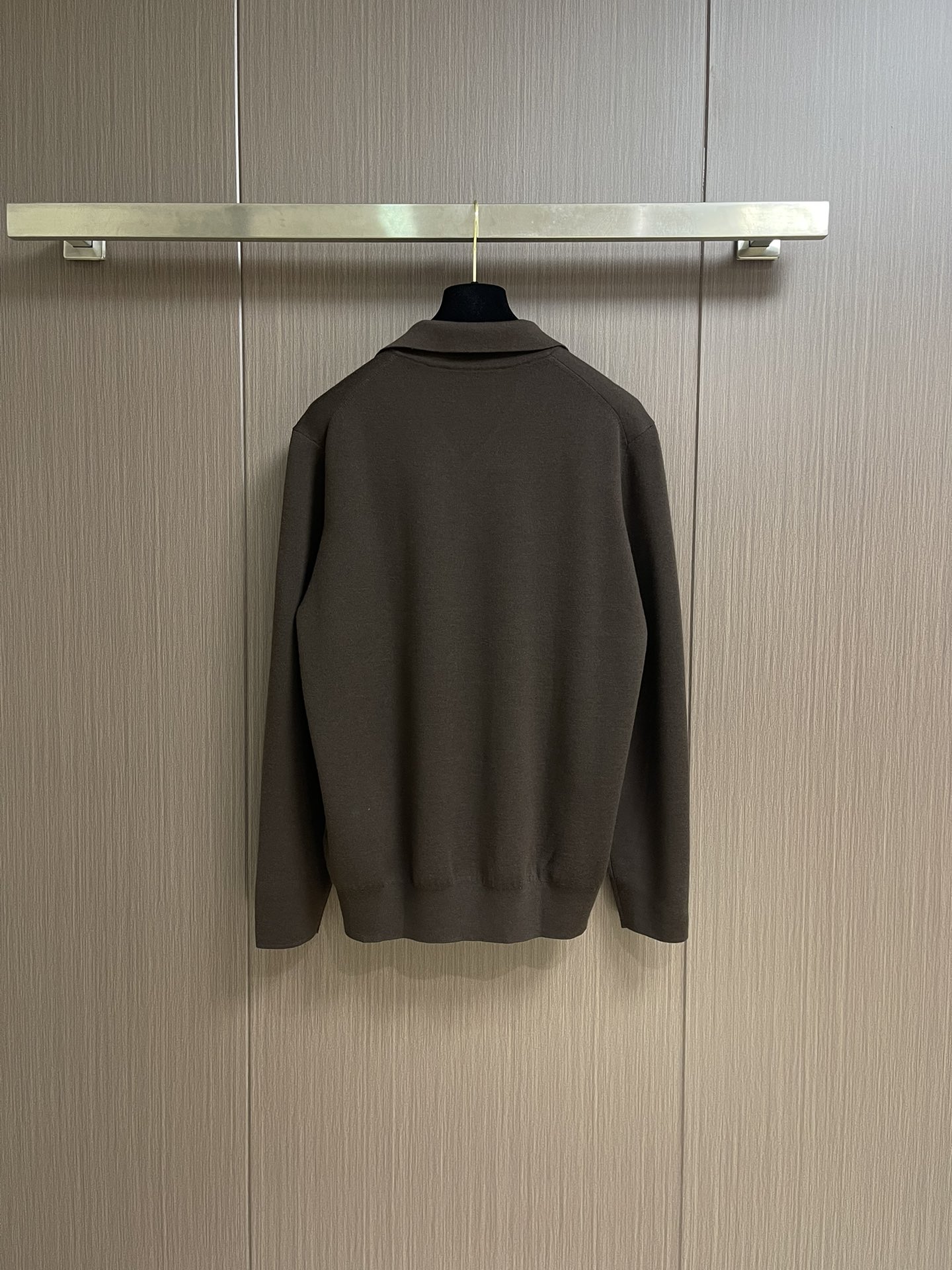 lP🆕 Loro Piana 海鸥领长袖针织Polo，此款面料采用百分百进口羊毛，独家定染经过复杂的加工