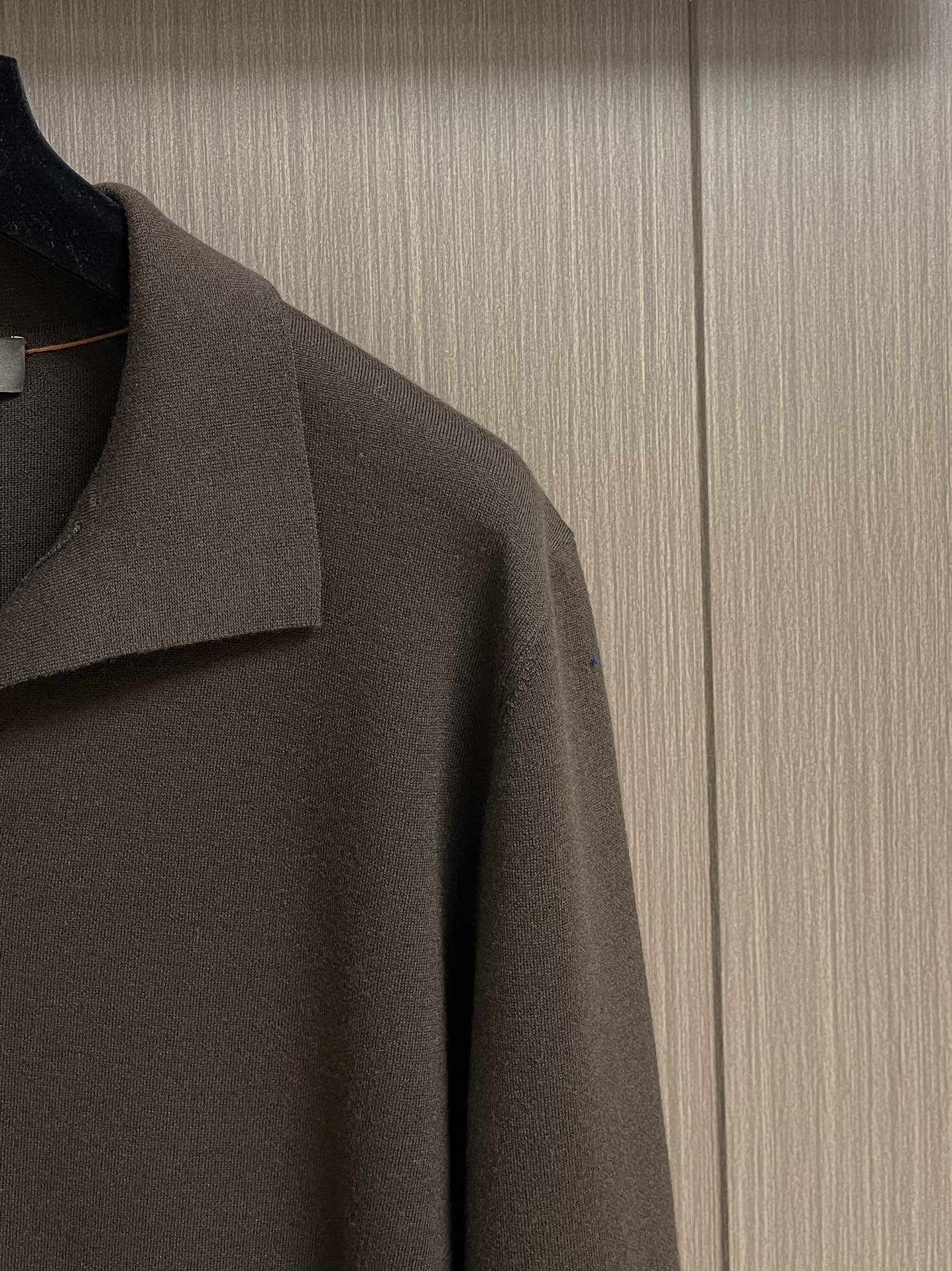 lP🆕 Loro Piana 海鸥领长袖针织Polo，此款面料采用百分百进口羊毛，独家定染经过复杂的加工