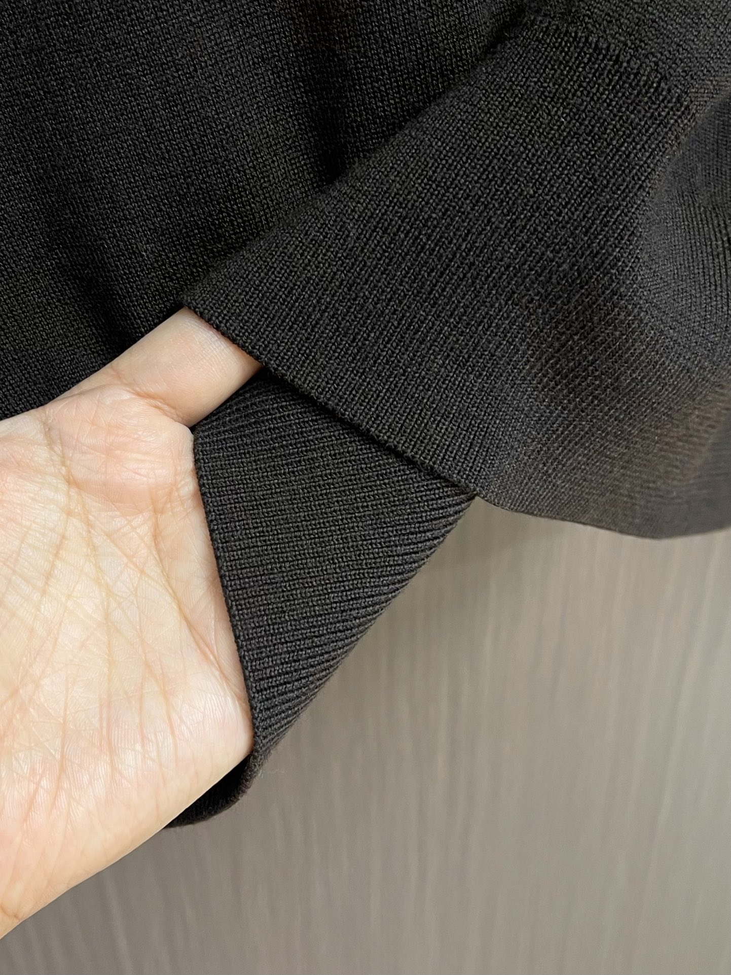 lP🆕 Loro Piana 海鸥领长袖针织Polo，此款面料采用百分百进口羊毛，独家定染经过复杂的加工