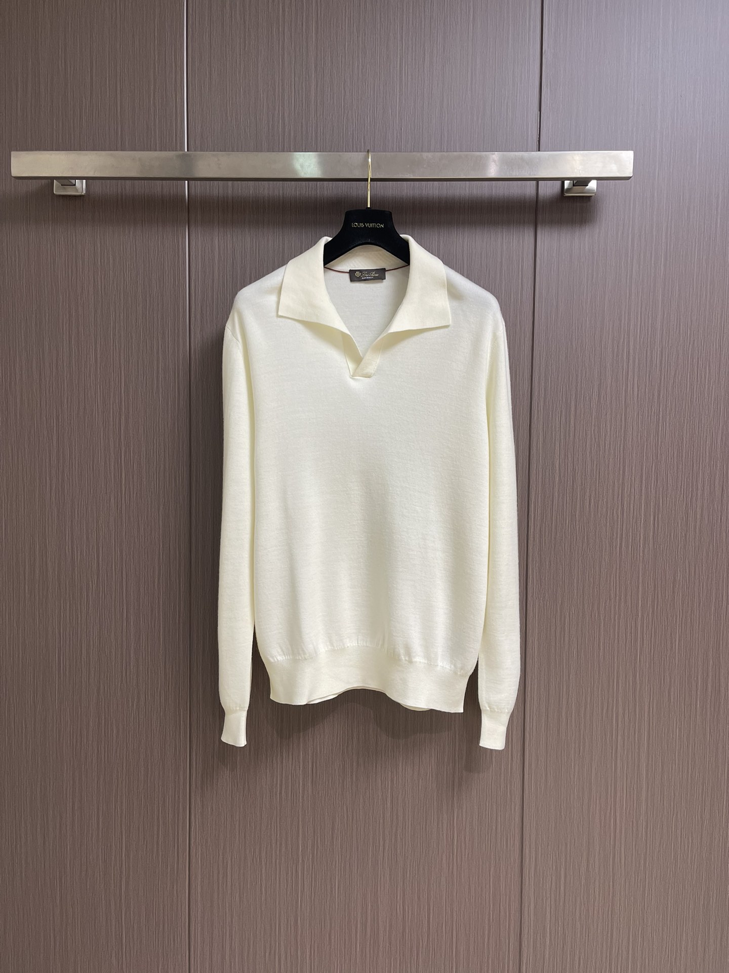 lP🆕 Loro Piana 海鸥领长袖针织Polo，此款面料采用百分百进口羊毛，独家定染经过复杂的加工