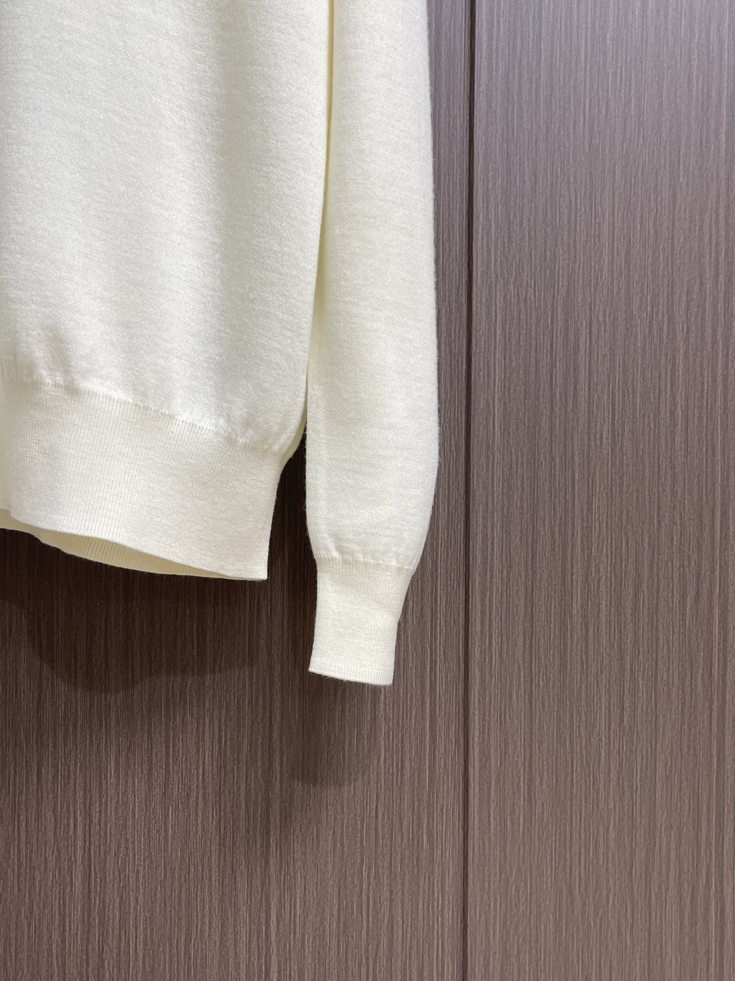 lP🆕 Loro Piana 海鸥领长袖针织Polo，此款面料采用百分百进口羊毛，独家定染经过复杂的加工