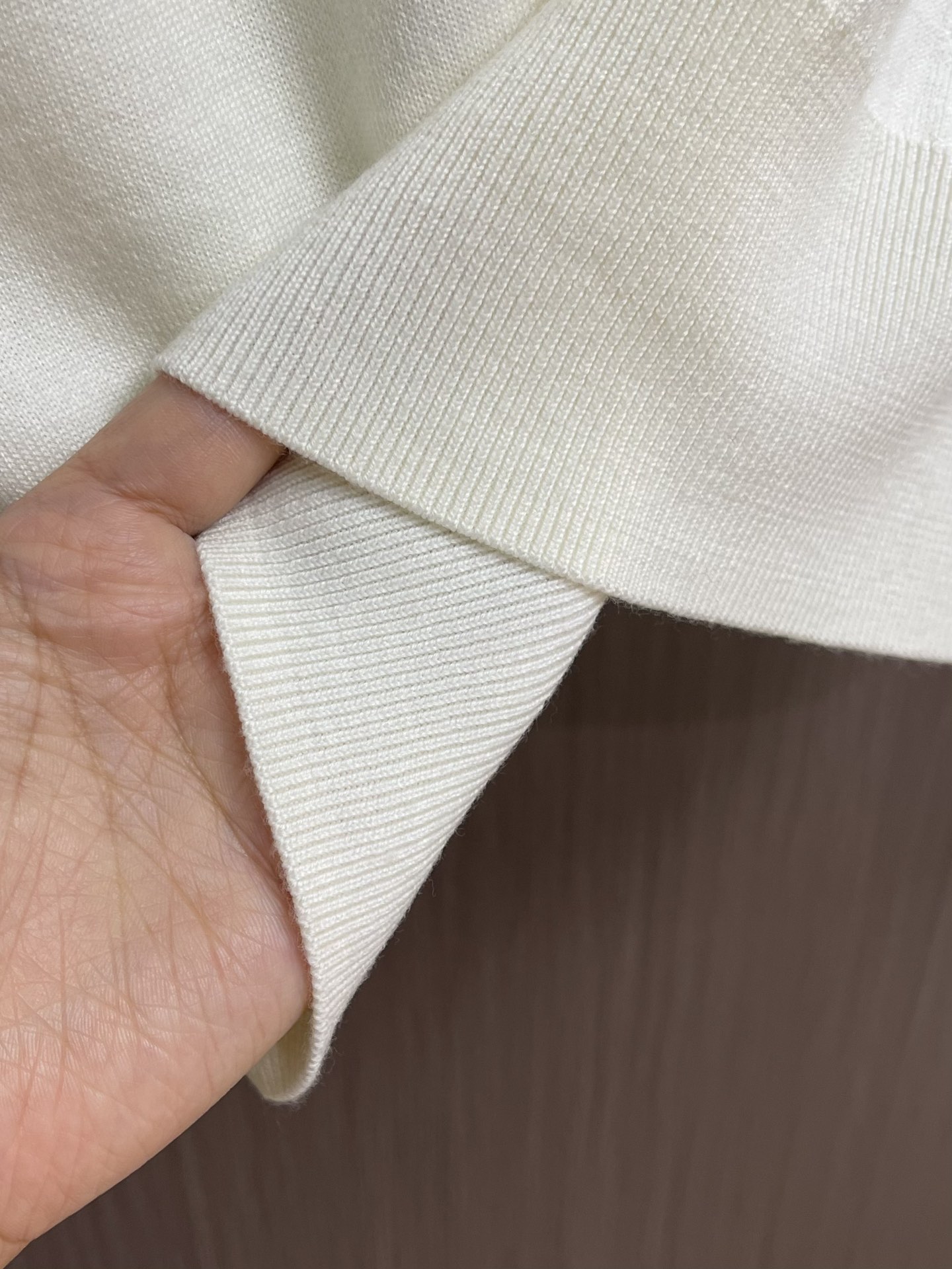 lP🆕 Loro Piana 海鸥领长袖针织Polo，此款面料采用百分百进口羊毛，独家定染经过复杂的加工