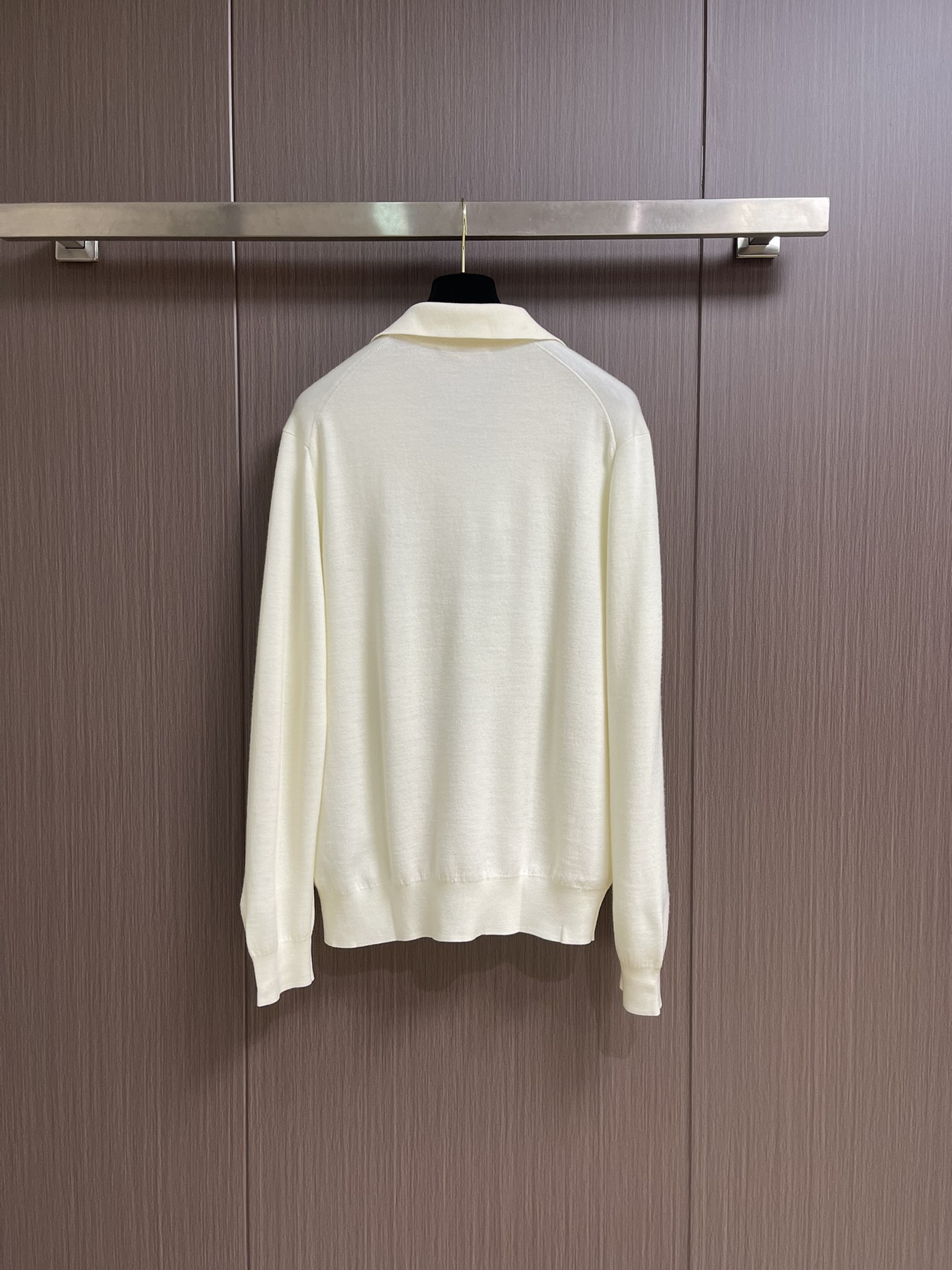 lP🆕 Loro Piana 海鸥领长袖针织Polo，此款面料采用百分百进口羊毛，独家定染经过复杂的加工