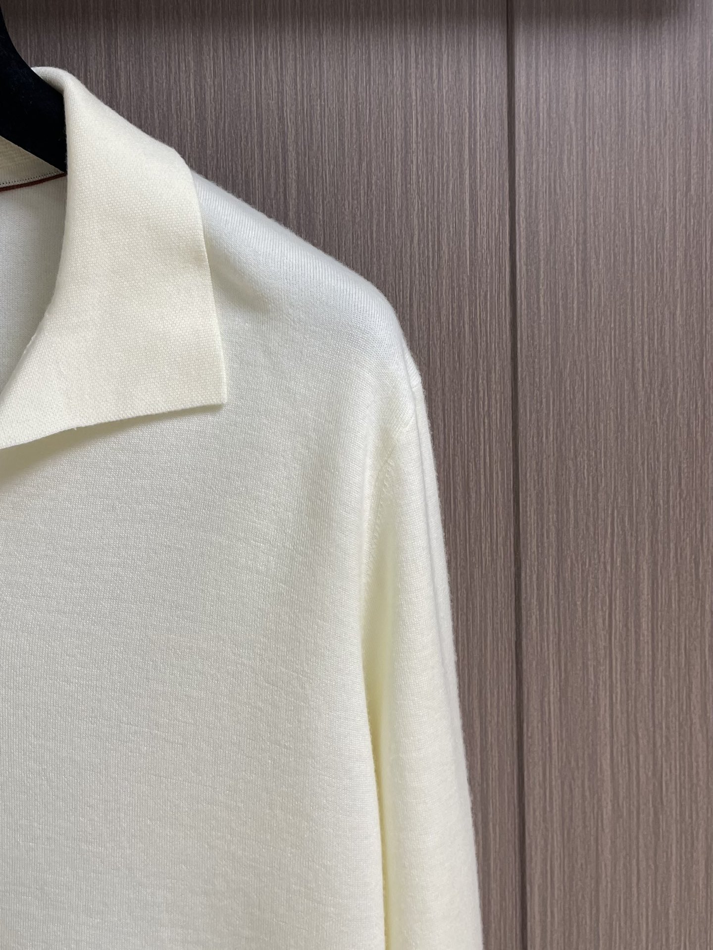 lP🆕 Loro Piana 海鸥领长袖针织Polo，此款面料采用百分百进口羊毛，独家定染经过复杂的加工