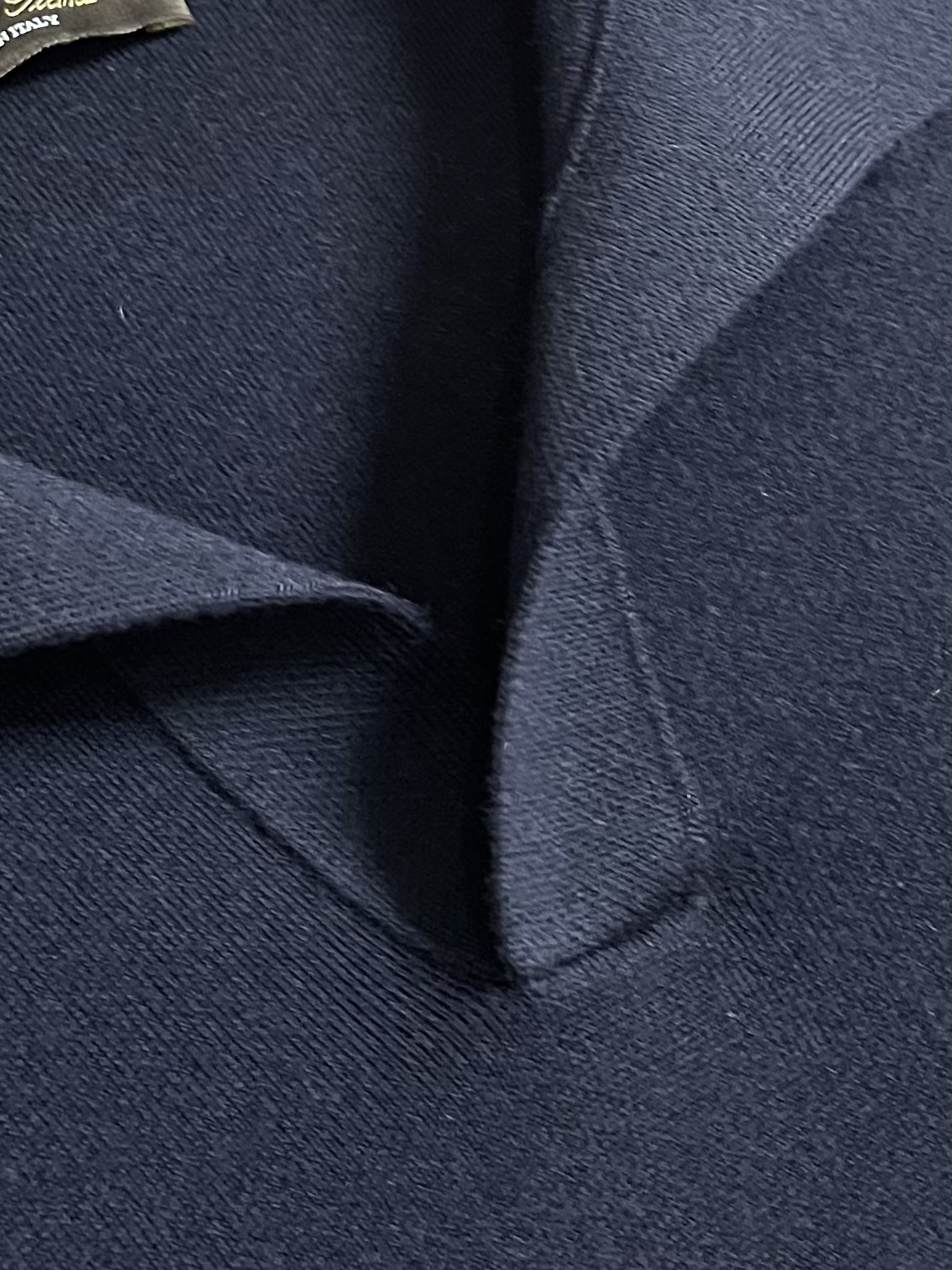 lP🆕 Loro Piana 海鸥领长袖针织Polo，此款面料采用百分百进口羊毛，独家定染经过复杂的加工