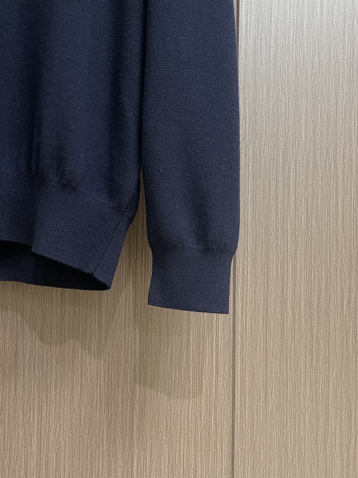 lP🆕 Loro Piana 海鸥领长袖针织Polo，此款面料采用百分百进口羊毛，独家定染经过复杂的加工