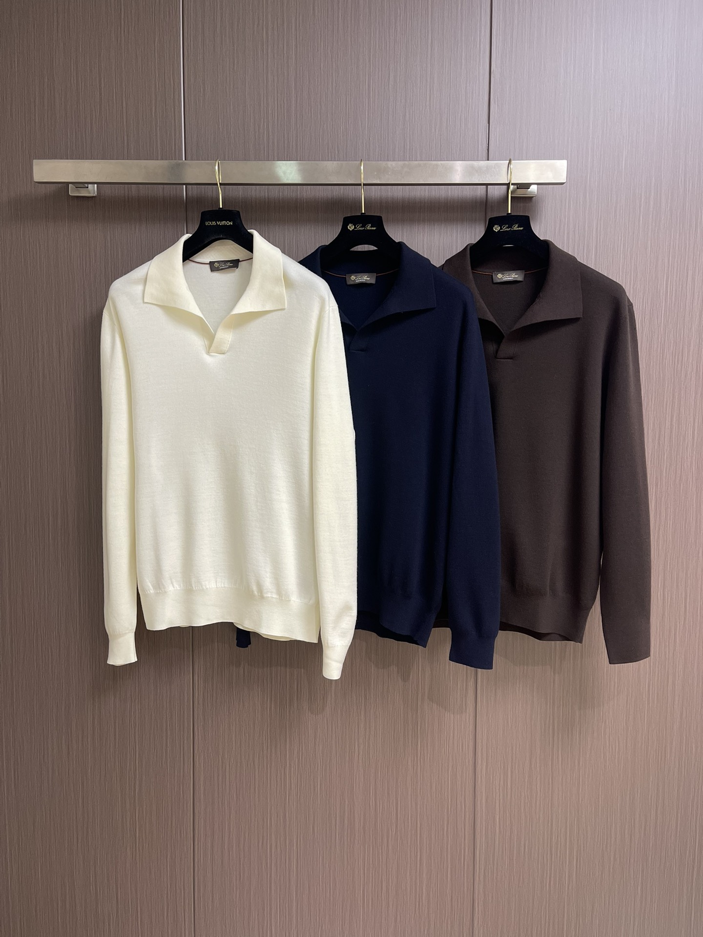 lP🆕 Loro Piana 海鸥领长袖针织Polo，此款面料采用百分百进口羊毛，独家定染经过复杂的加工