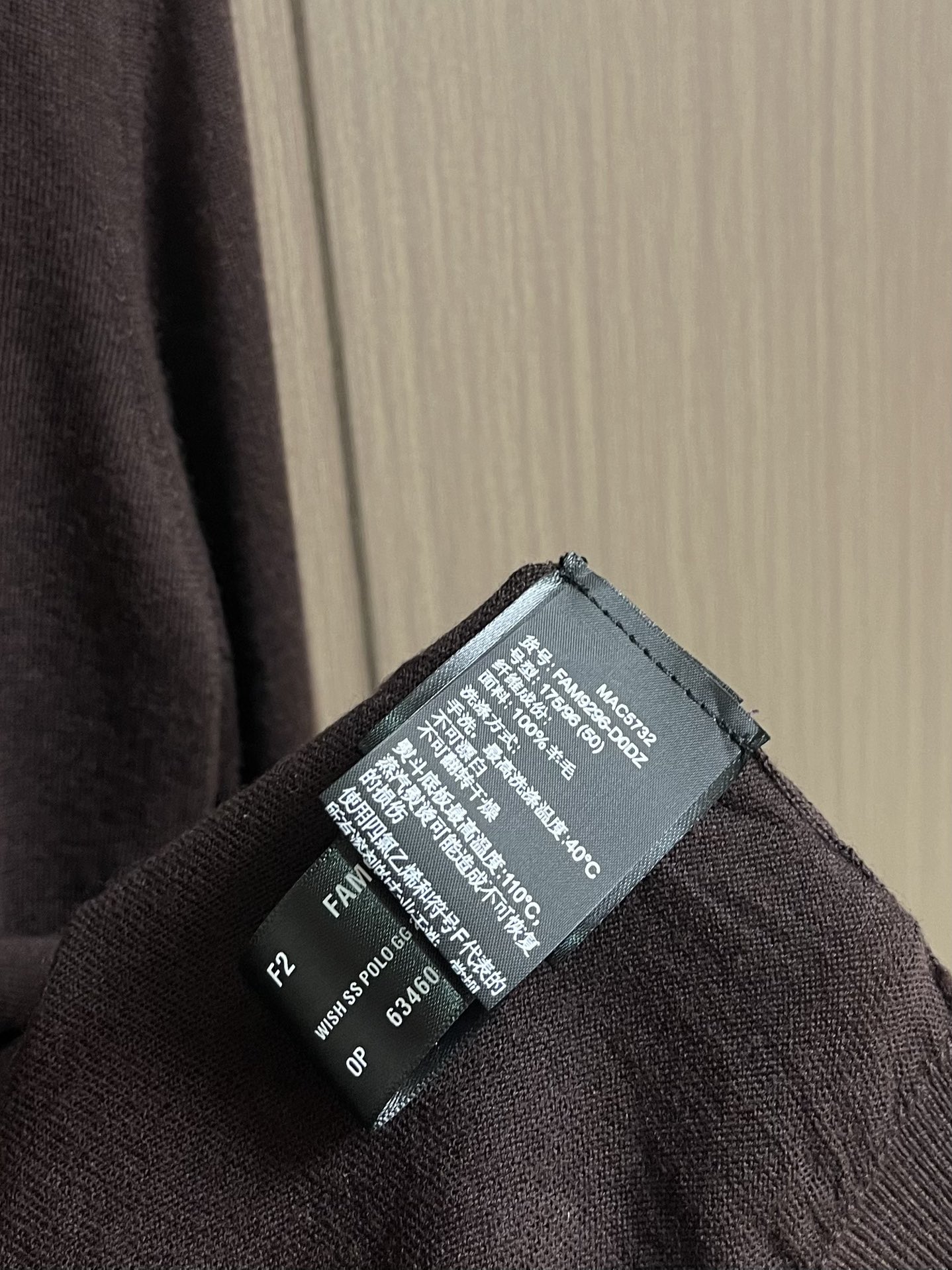 lP🆕 LoroPiana 圆领针织衫毛衣，针织面料质感上乘，触感柔软顺滑，亲肤性极佳，穿着时仿佛被温柔