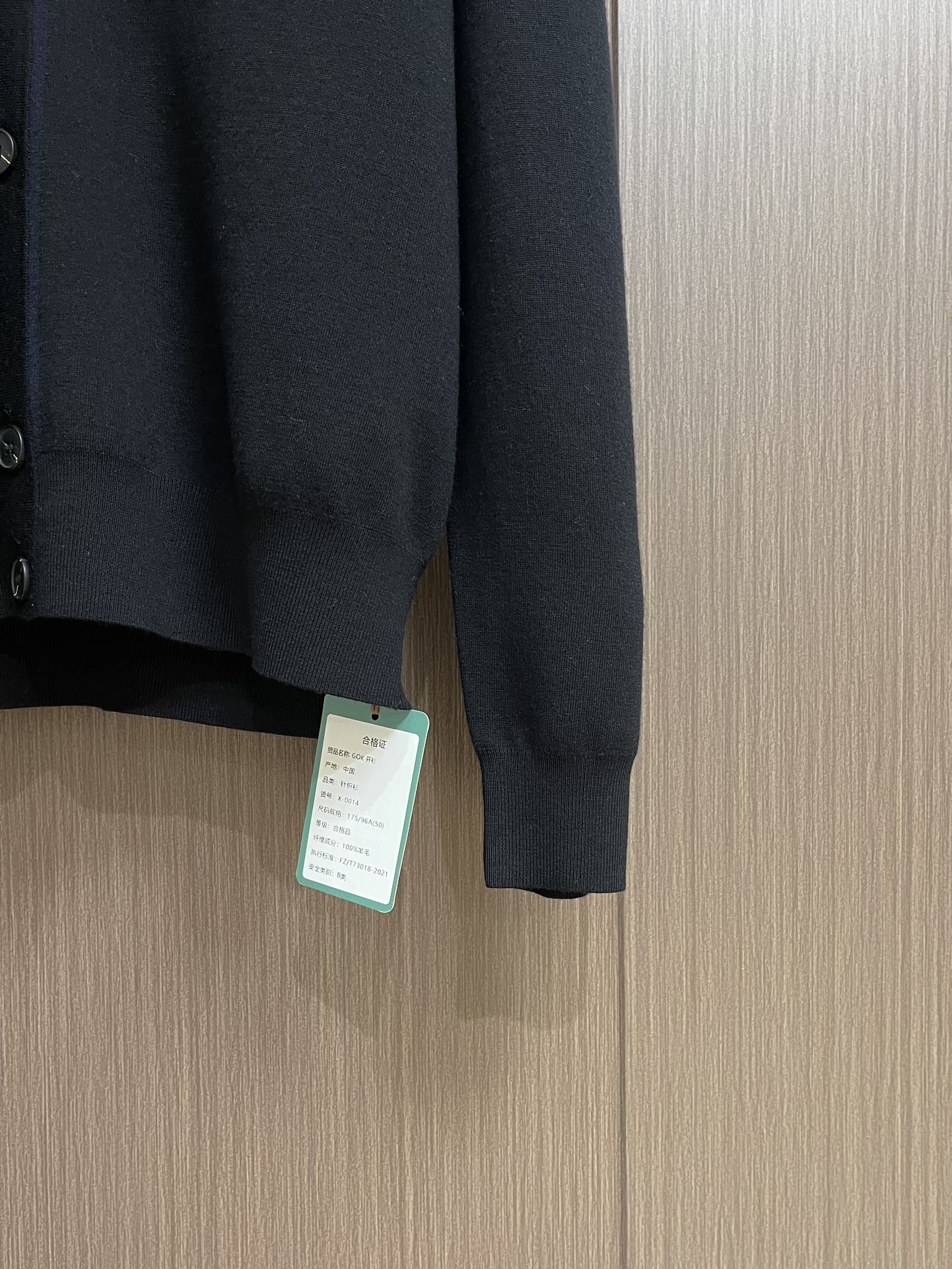 lP🆕 LoroPiana 2025SS秋冬新款v领羊毛开衫，整体定织定染100％进口美丽奴羊毛面料、厚