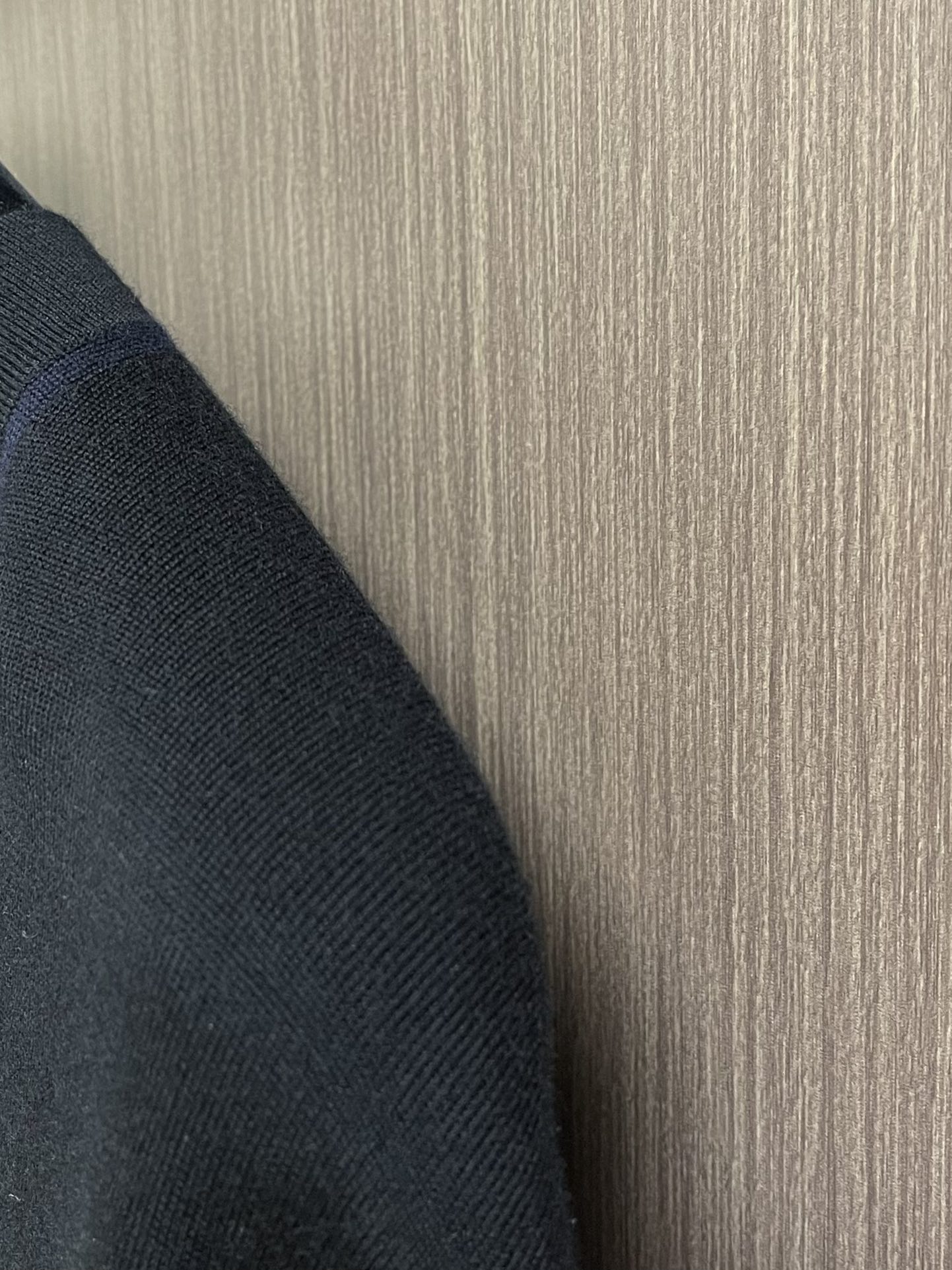 lP🆕 LoroPiana 2025SS秋冬新款v领羊毛开衫，整体定织定染100％进口美丽奴羊毛面料、厚