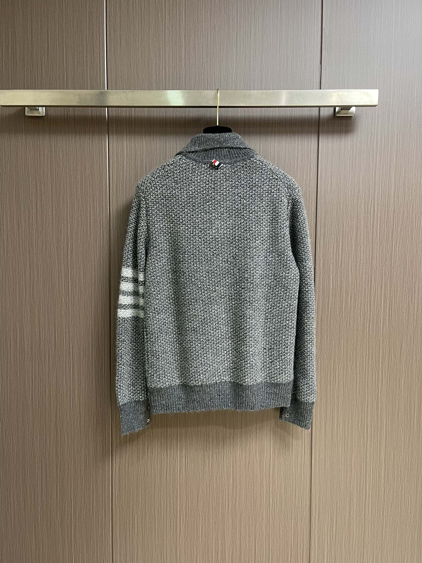 ThomBrowne汤姆布朗 TB 粗针彩纱羊毛POLO领针织毛衣，德国斯托尔进口机织357针型高织高密