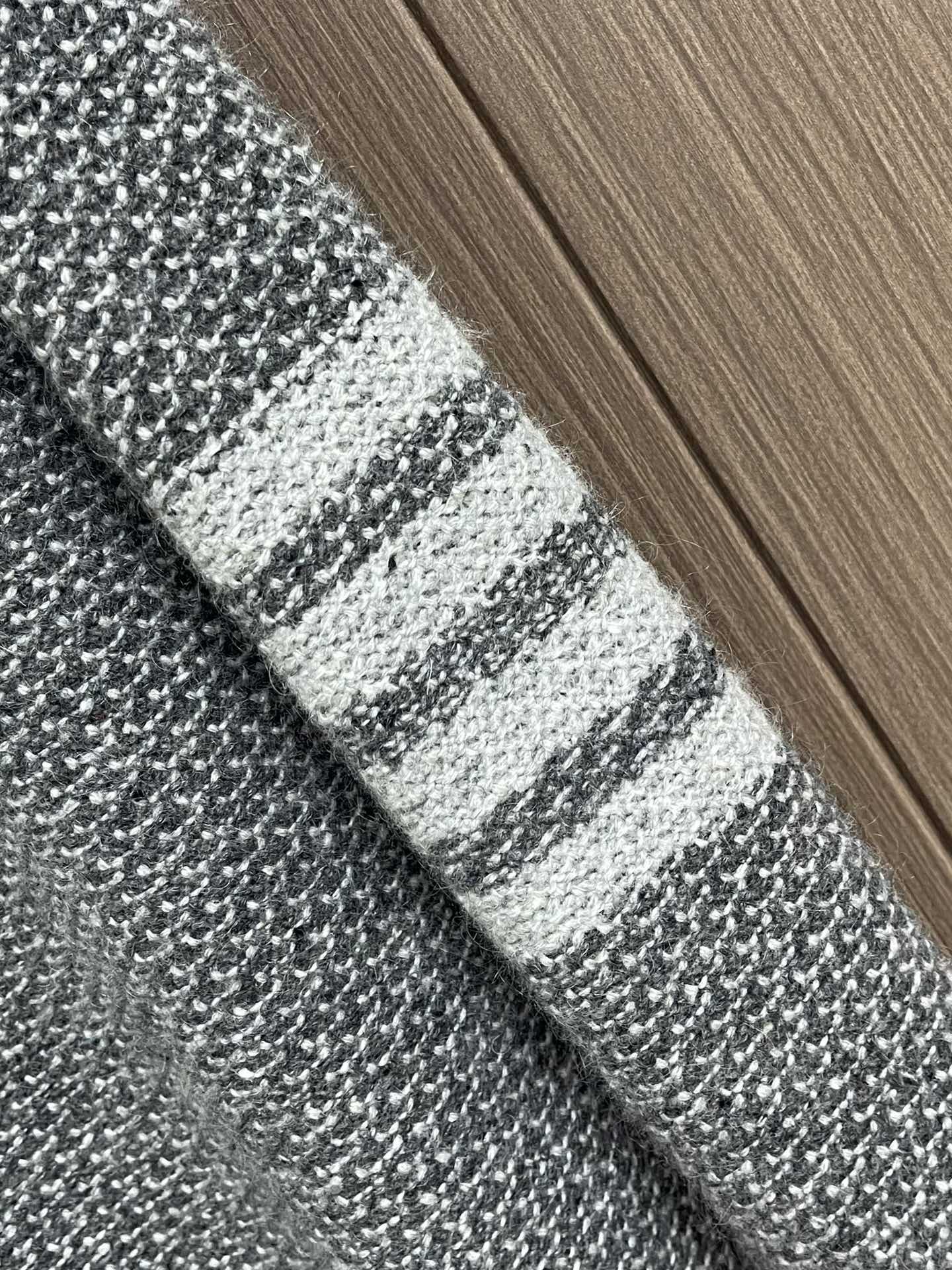 ThomBrowne汤姆布朗 TB 粗针彩纱羊毛POLO领针织毛衣，德国斯托尔进口机织357针型高织高密