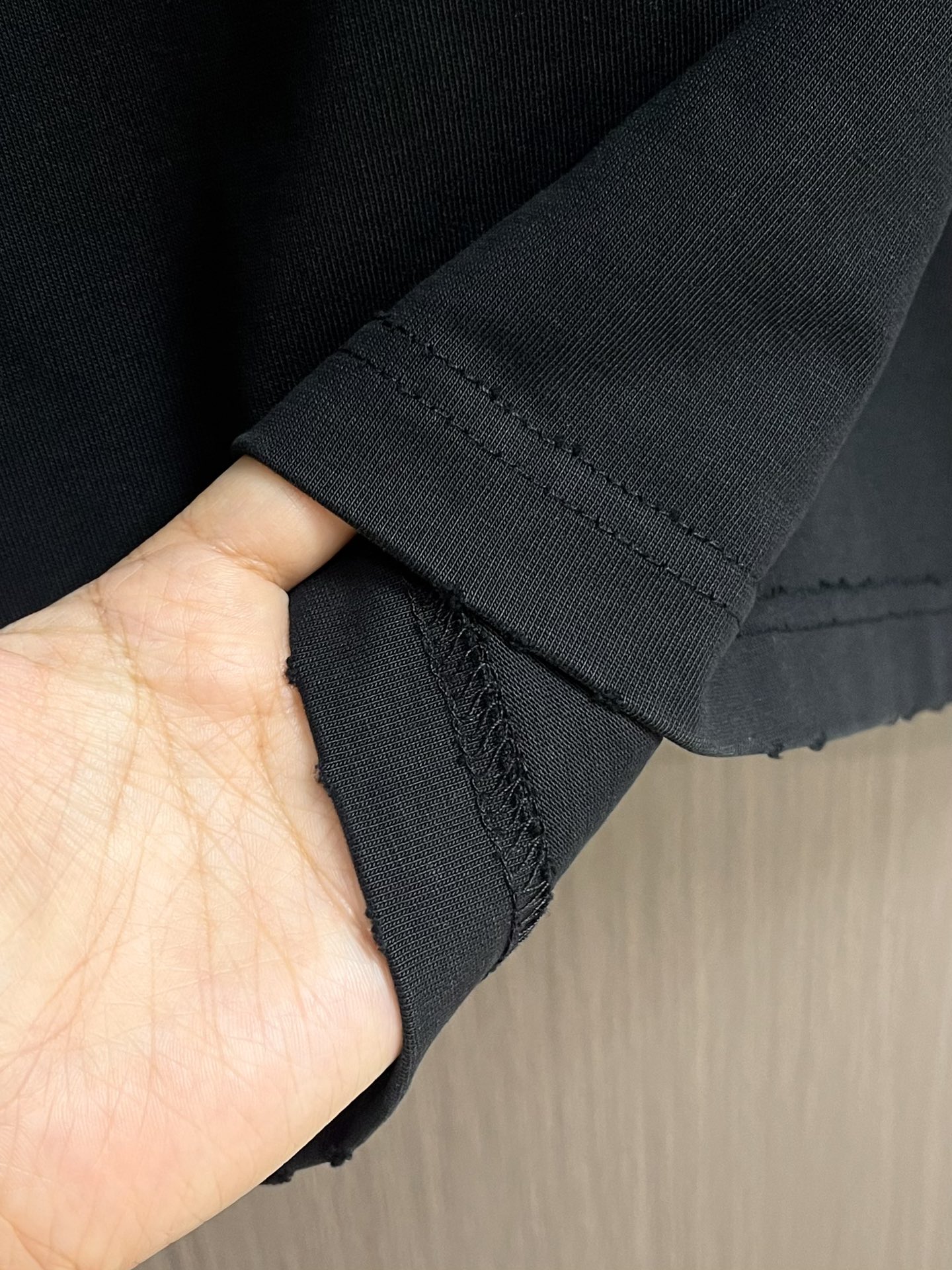 BALENCIAGA 复古短袖T恤，定织面料工艺洗水处理 高克重300克面料 质感十足 布面干净 柔软舒