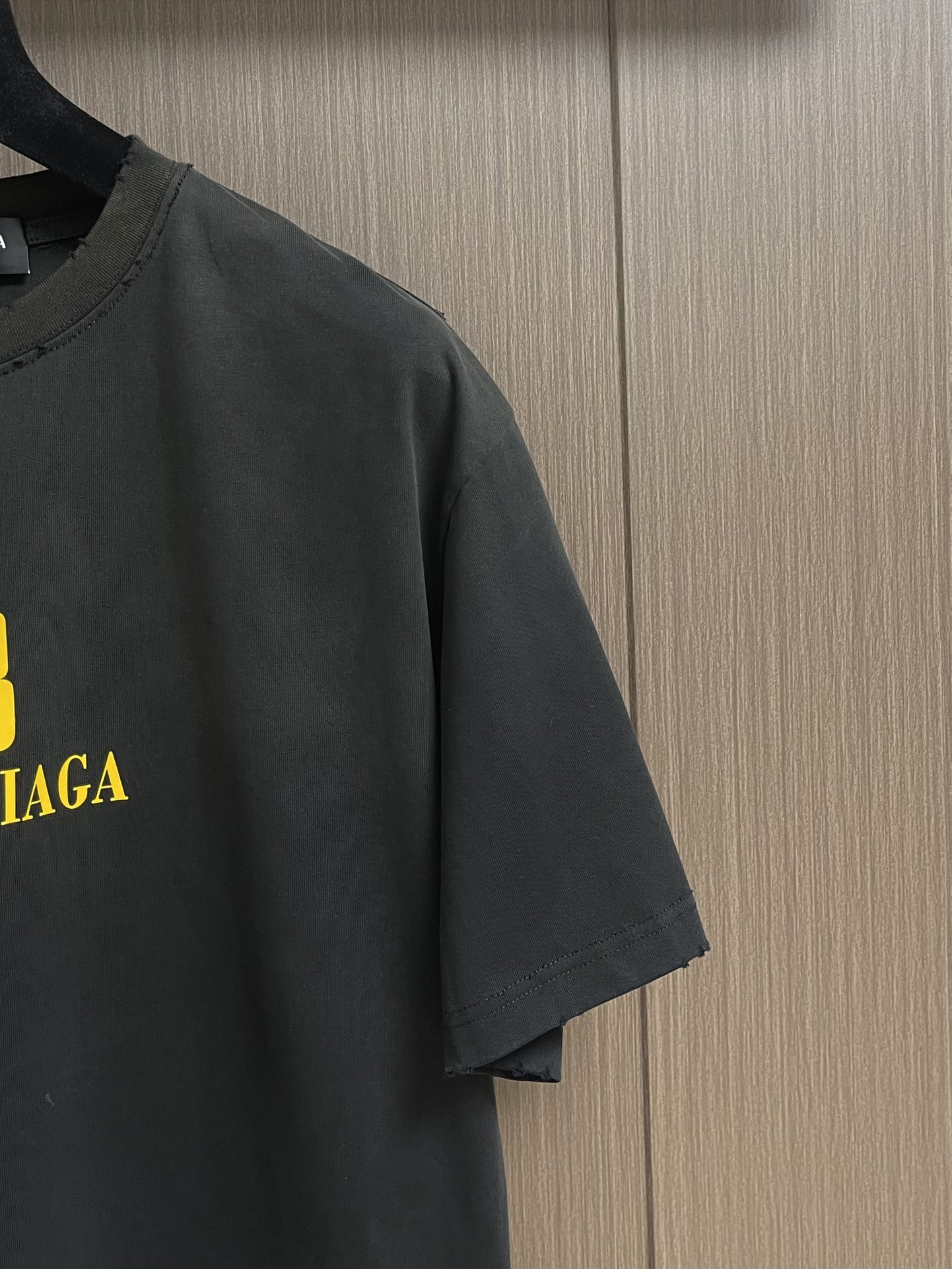 BALENCIAGA 复古短袖T恤，定织面料工艺洗水处理 高克重300克面料 质感十足 布面干净 柔软舒