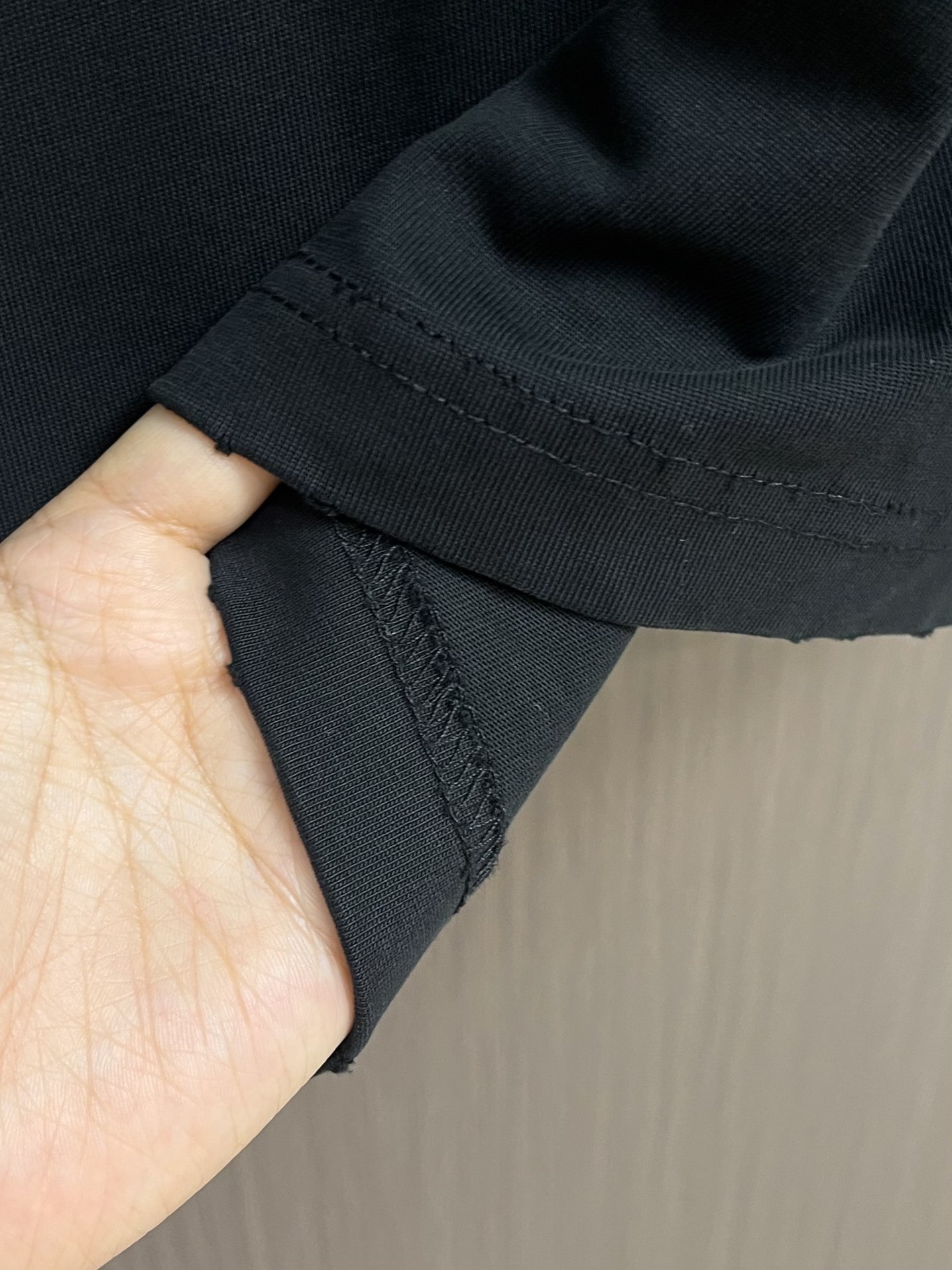 BALENCIAGA 复古胶带印花BB标识短袖T恤，定织面料工艺洗水处理 高克重300克面料 质感十足 