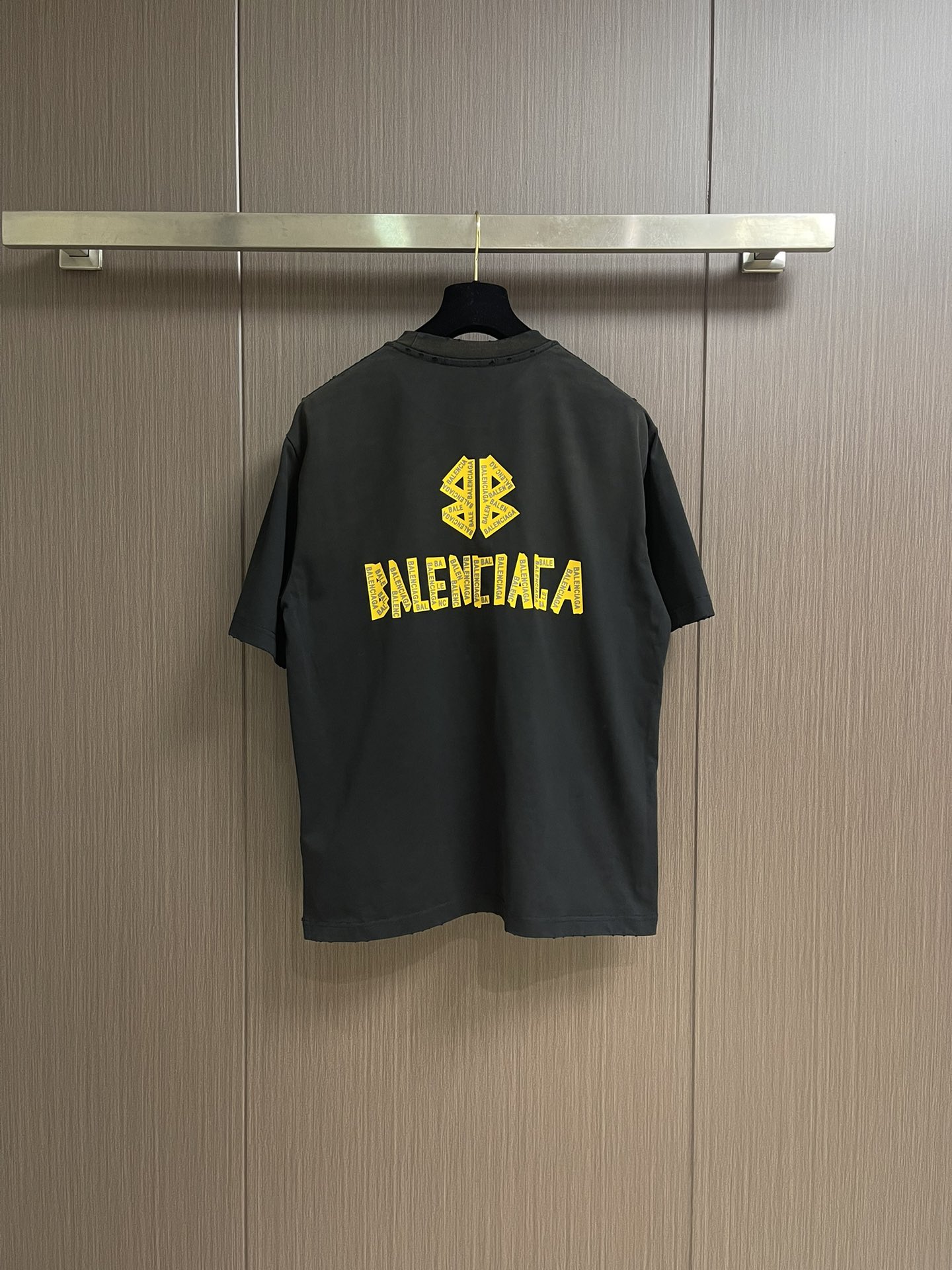 BALENCIAGA 复古胶带印花BB标识短袖T恤，定织面料工艺洗水处理 高克重300克面料 质感十足 