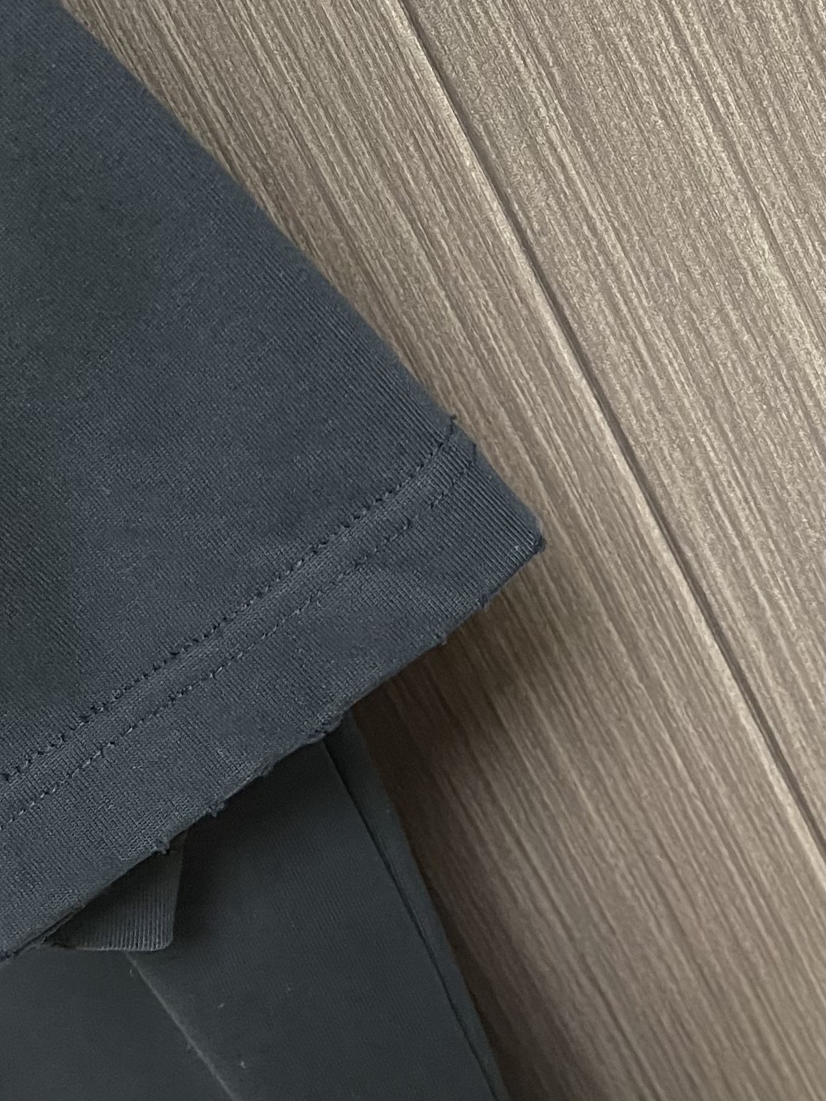 BALENCIAGA 复古胶带印花BB标识短袖T恤，定织面料工艺洗水处理 高克重300克面料 质感十足 