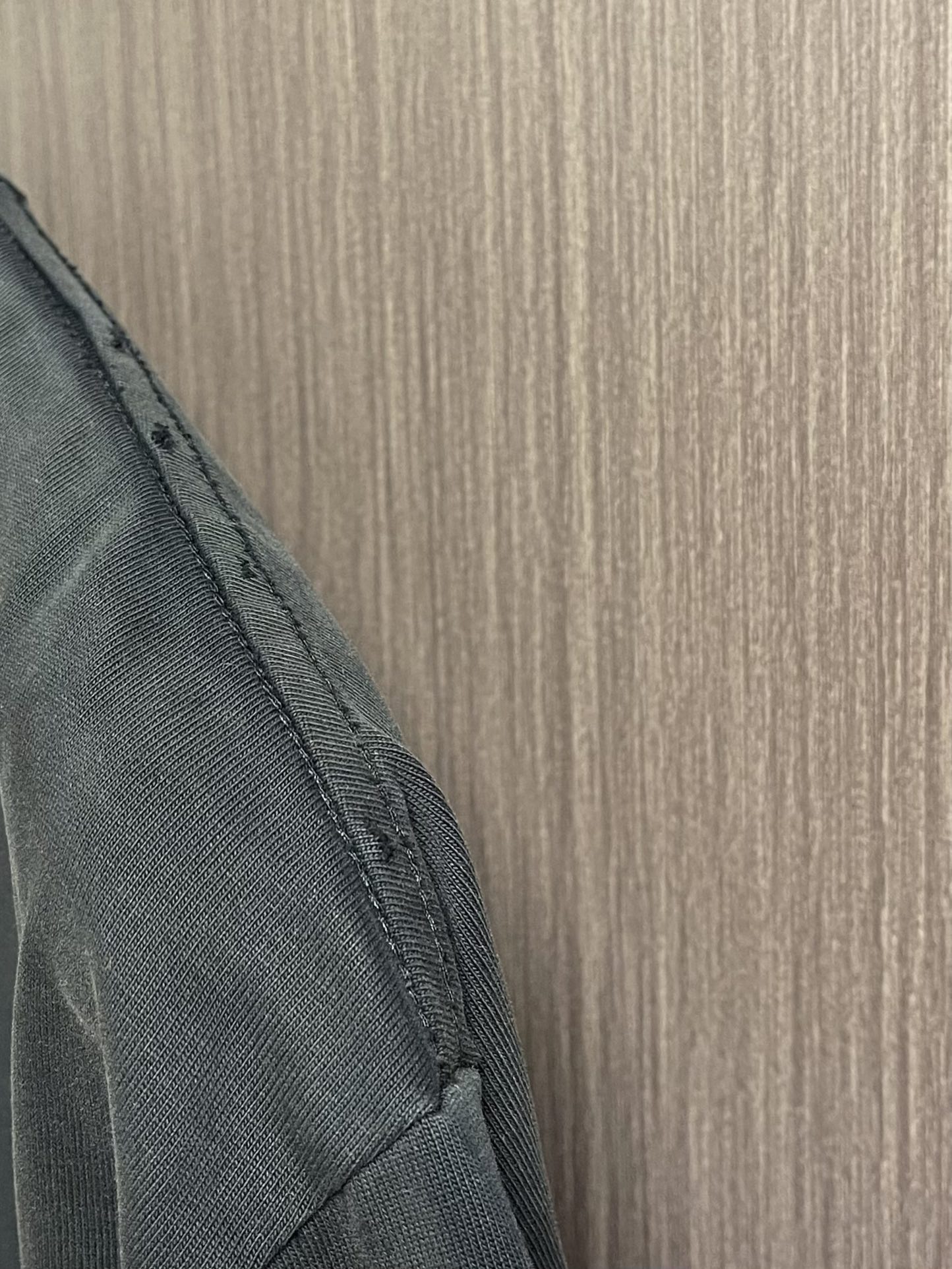 LV 2025ss夏季新款做旧圆领T恤，定制YB雪花全棉材质 透气舒适 质感十足，短袖T恤裁剪 凸显品牌