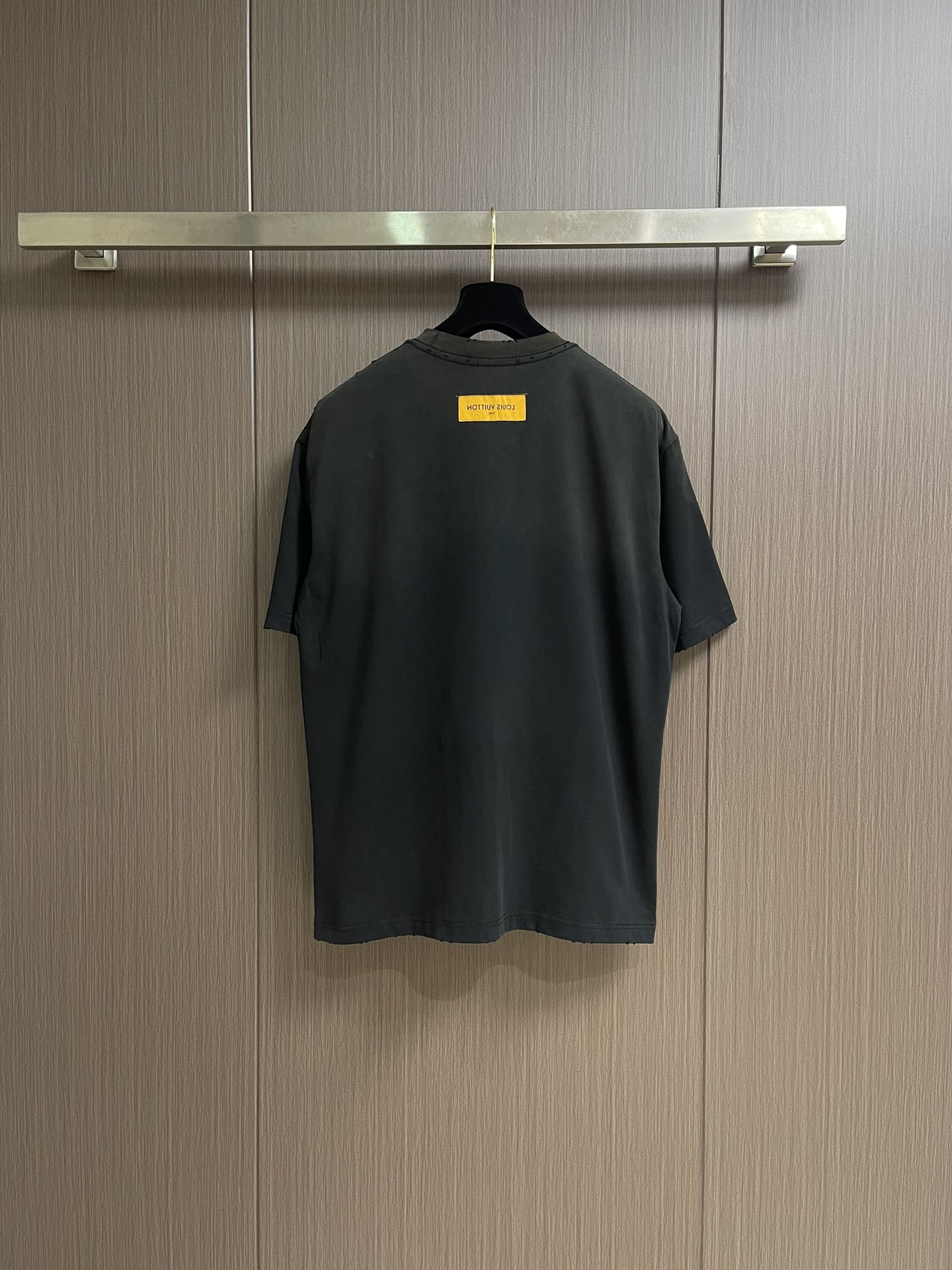 LV 2025ss夏季新款做旧圆领T恤，定制YB雪花全棉材质 透气舒适 质感十足，短袖T恤裁剪 凸显品牌