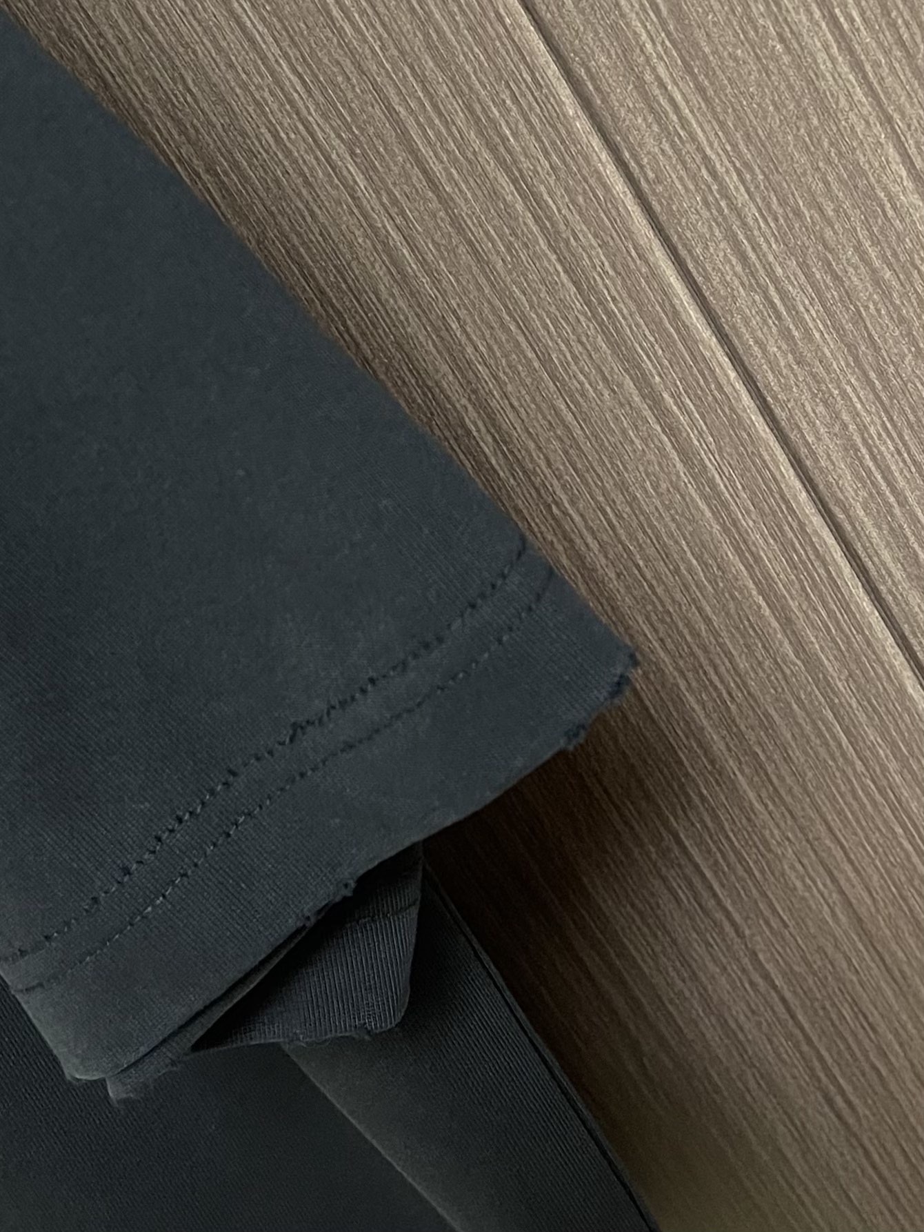 LV 2025ss夏季新款做旧圆领T恤，定制YB雪花全棉材质 透气舒适 质感十足，短袖T恤裁剪 凸显品牌